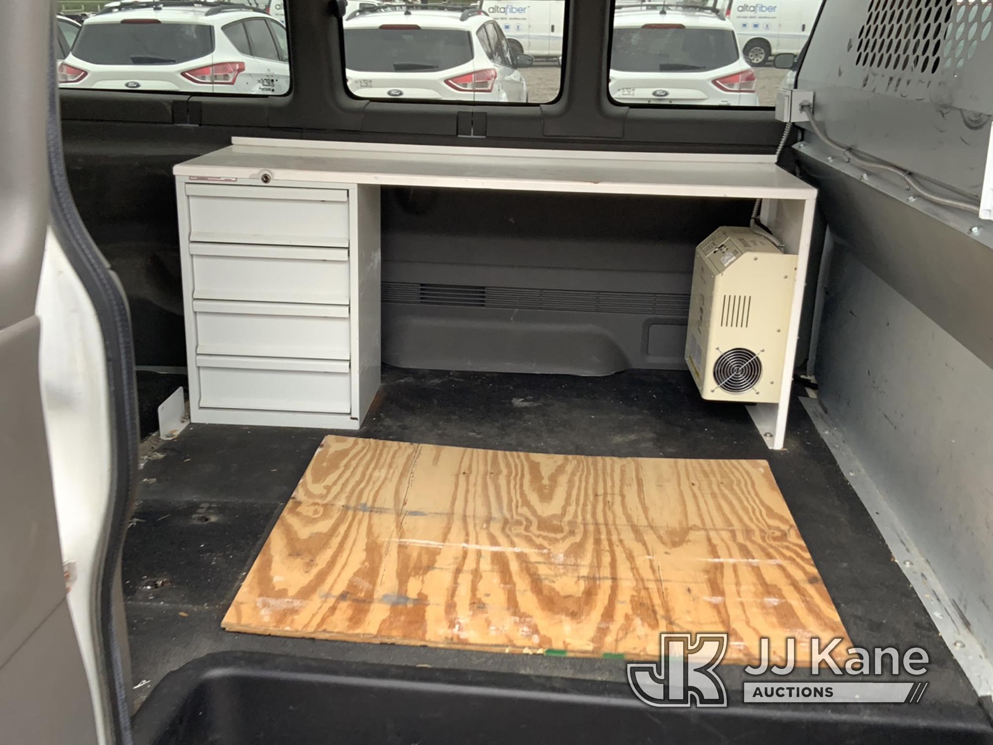 (Verona, KY) 2016 Chevrolet Express G2500 Cargo Window Van Runs & Moves) (Check Engine Light On, Par