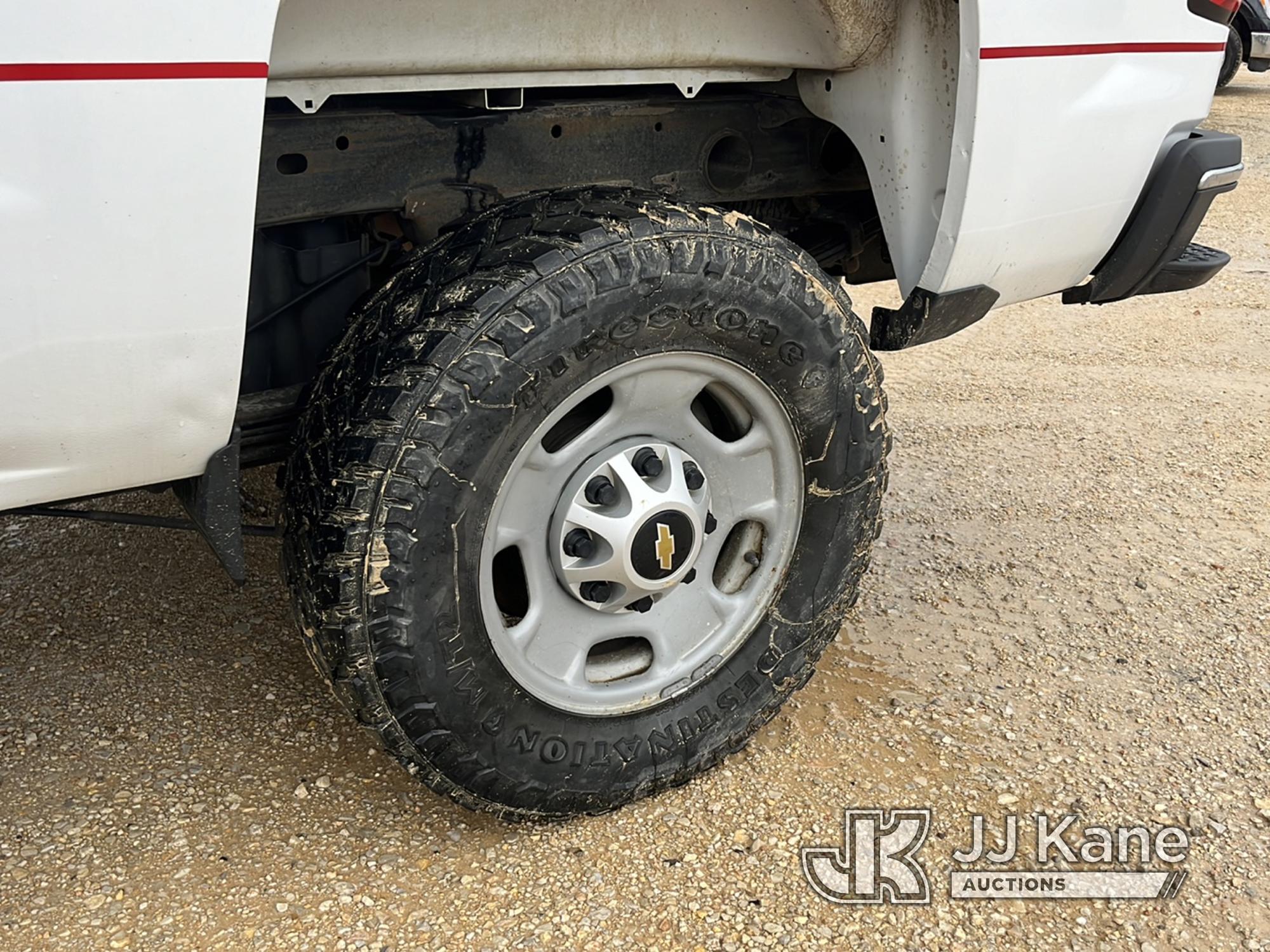 (Houston, TX) 2015 Chevrolet Silverado 2500HD 4x4 Crew-Cab Pickup Truck Runs & Moves