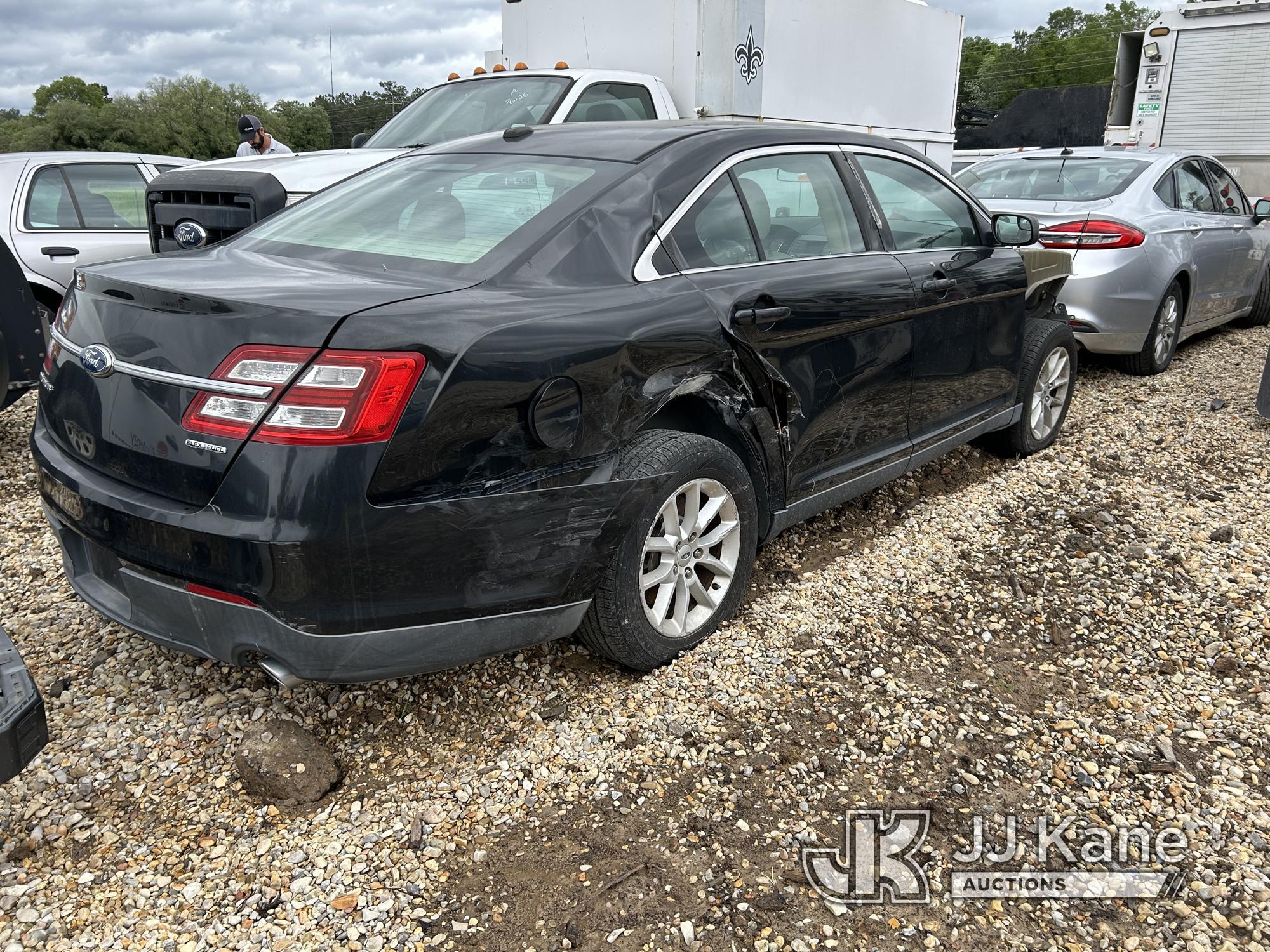 (Covington, LA) 2013 Ford Taurus 4-Door Sedan Not Runnning, Condition Unknown) (No Engine, Major Bod