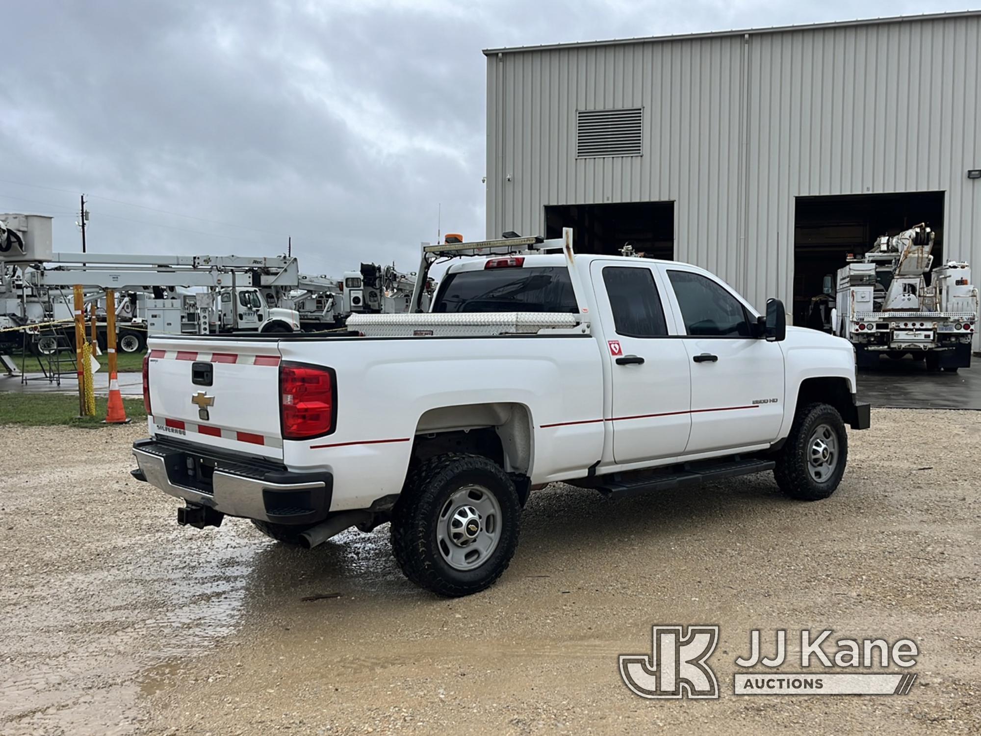 (Houston, TX) 2015 Chevrolet Silverado 2500HD 4x4 Crew-Cab Pickup Truck Runs & Moves