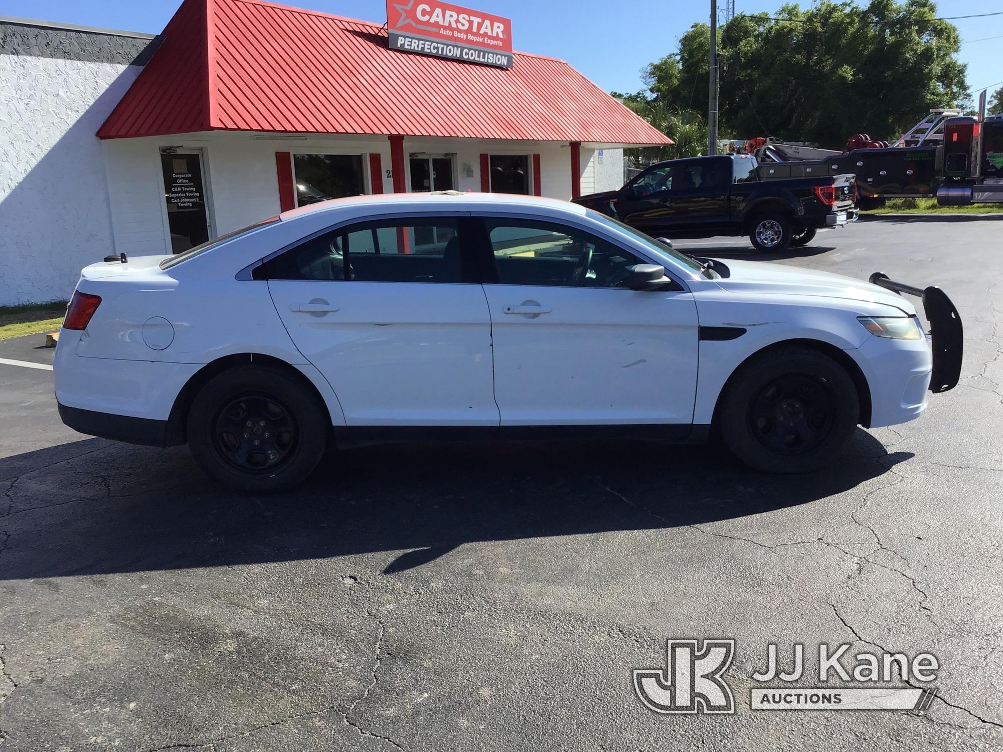 (Ocala, FL) 2013 Ford Taurus AWD 4-Door Sedan, Municipal Owned Runs & Moves) (New Battery.