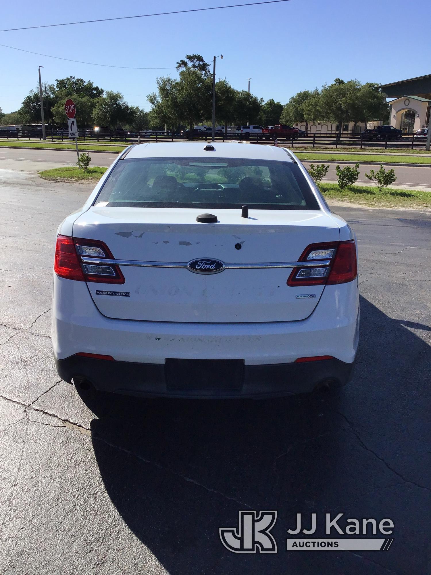 (Ocala, FL) 2013 Ford Taurus AWD 4-Door Sedan, Municipal Owned Runs & Moves) (New Battery.