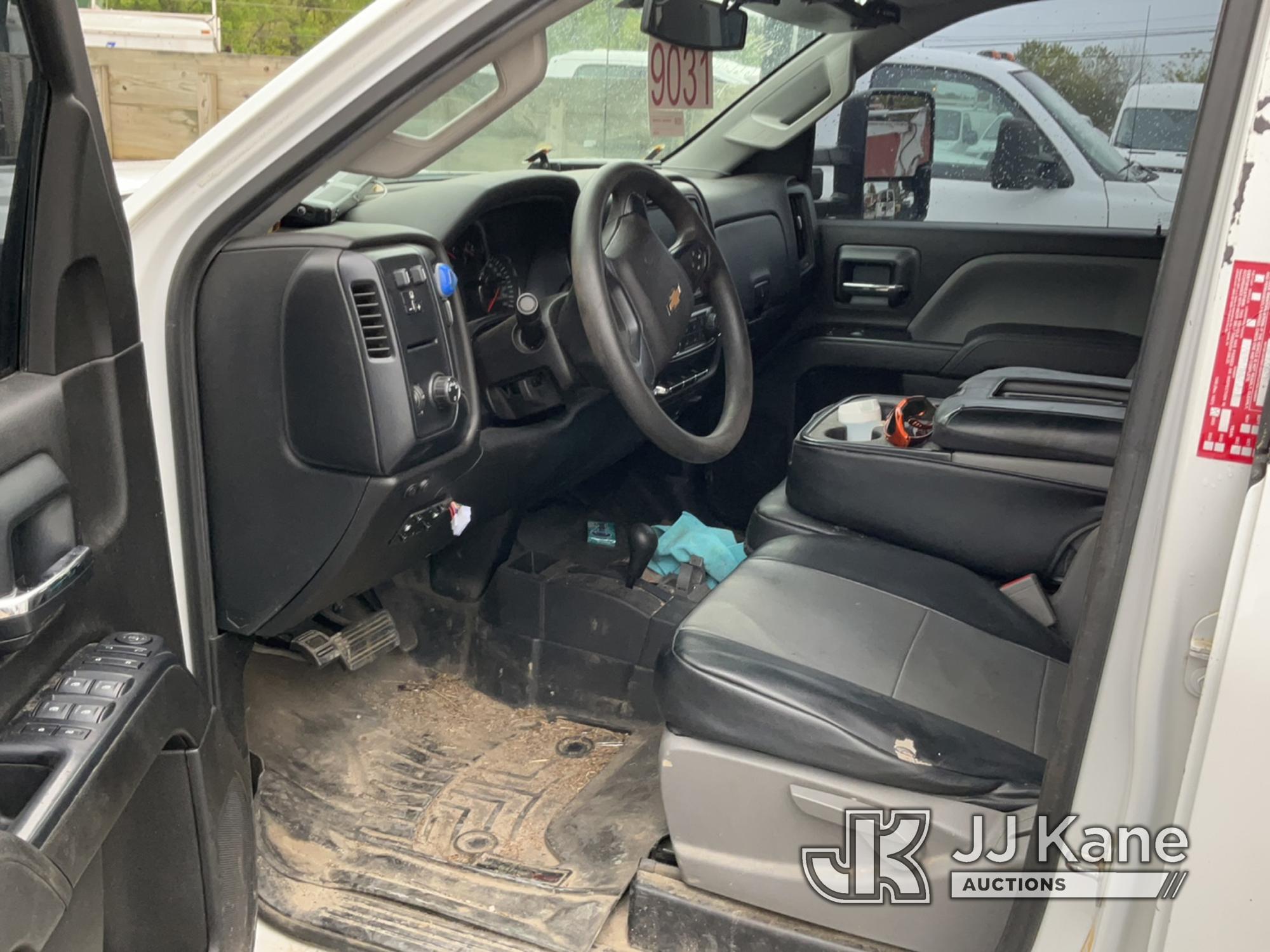 (Charlotte, NC) 2018 Chevrolet Silverado 2500HD Crew-Cab Pickup Truck Not Running Condition Unknown)