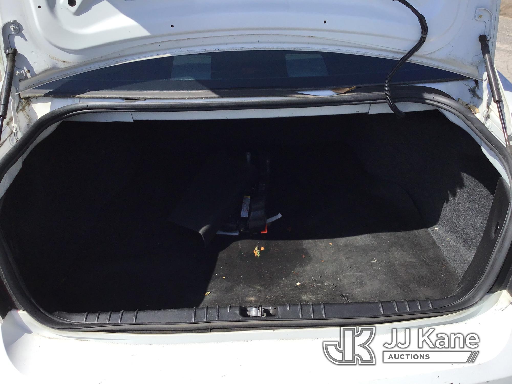 (Ocala, FL) 2013 Chevrolet Impala 4-Door Sedan Runs & Moves) (Minor Body Damage