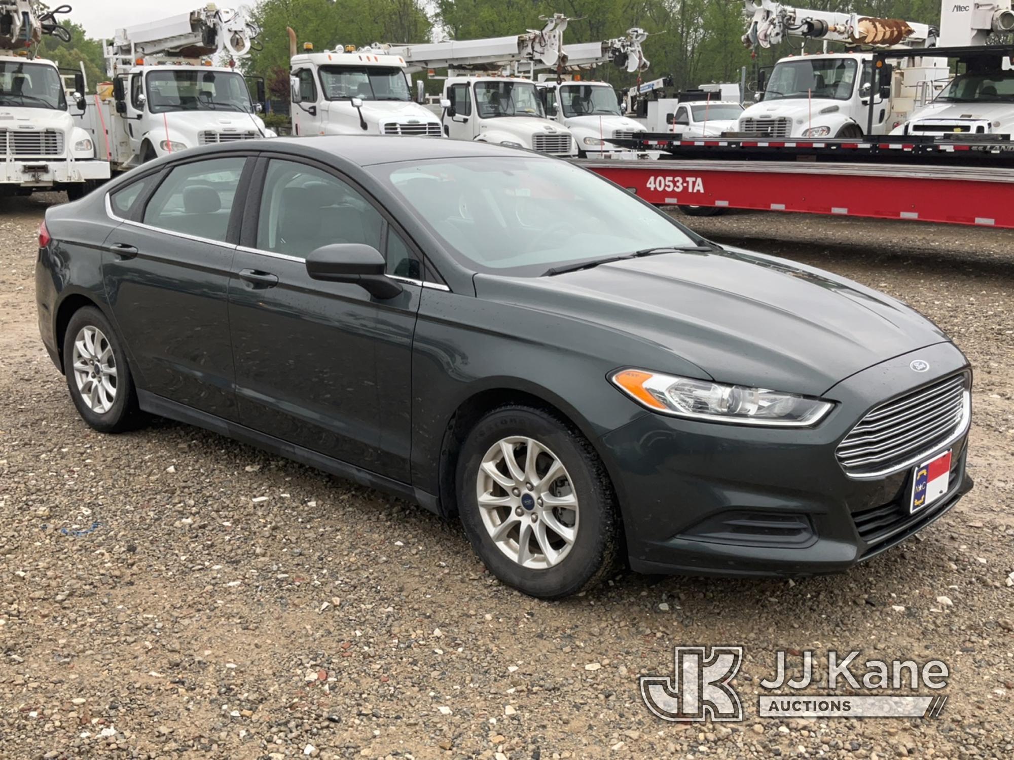 (Charlotte, NC) 2015 Ford Fusion 4-Door Sedan Duke Unit) (Runs & Moves