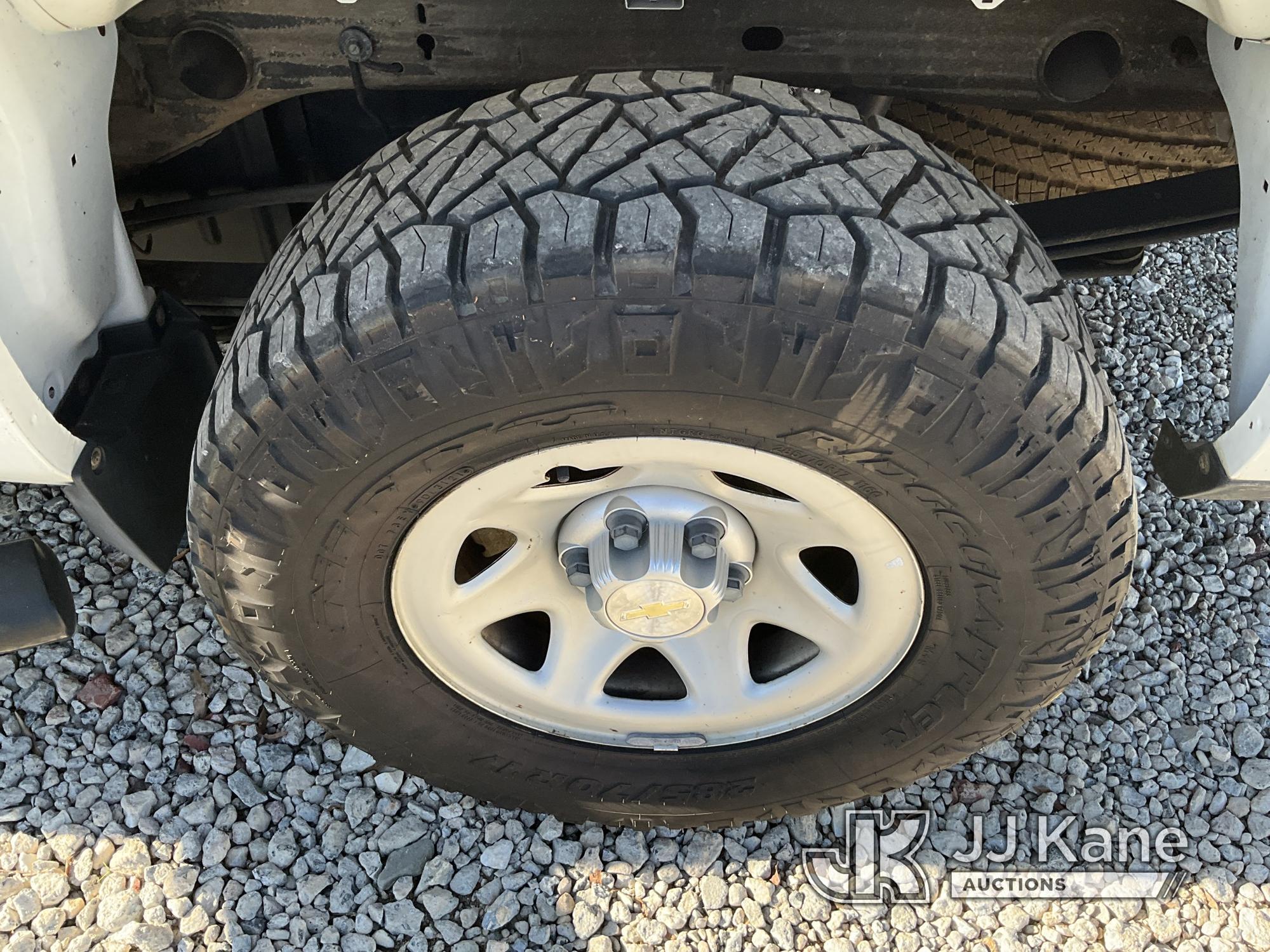 (Charlotte, NC) 2016 Chevrolet Silverado 1500 4x4 Extended-Cab Pickup Truck Duke Unit) (Runs & Moves