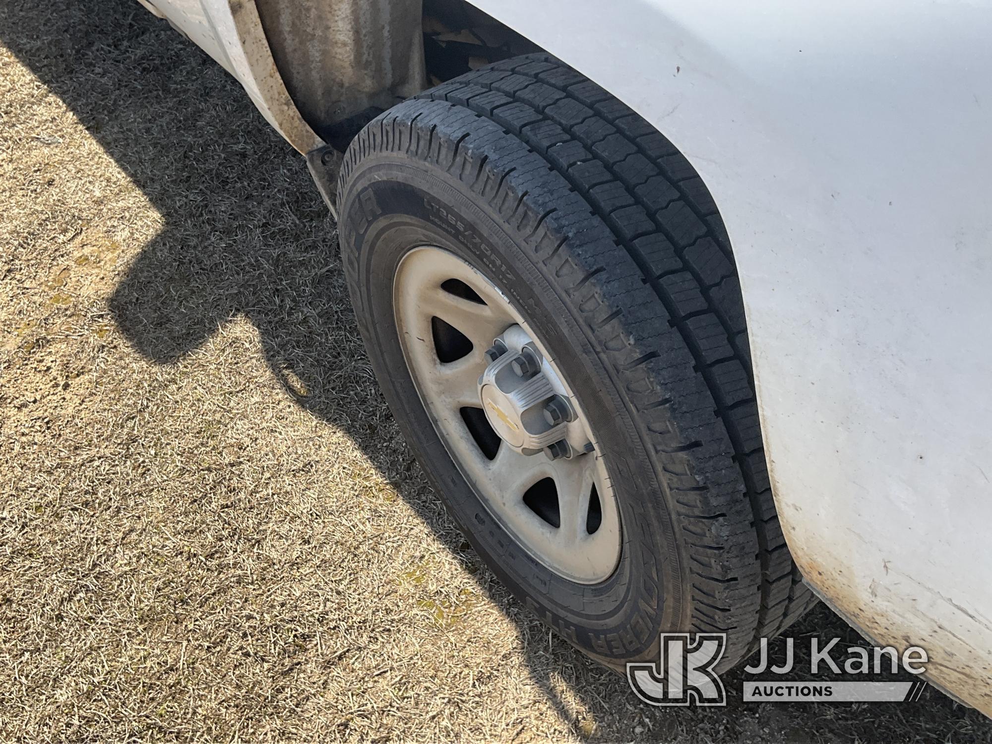 (Charlotte, NC) 2016 Chevrolet Silverado 1500 4x4 Extended-Cab Pickup Truck Runs & Moves) (Wrecked