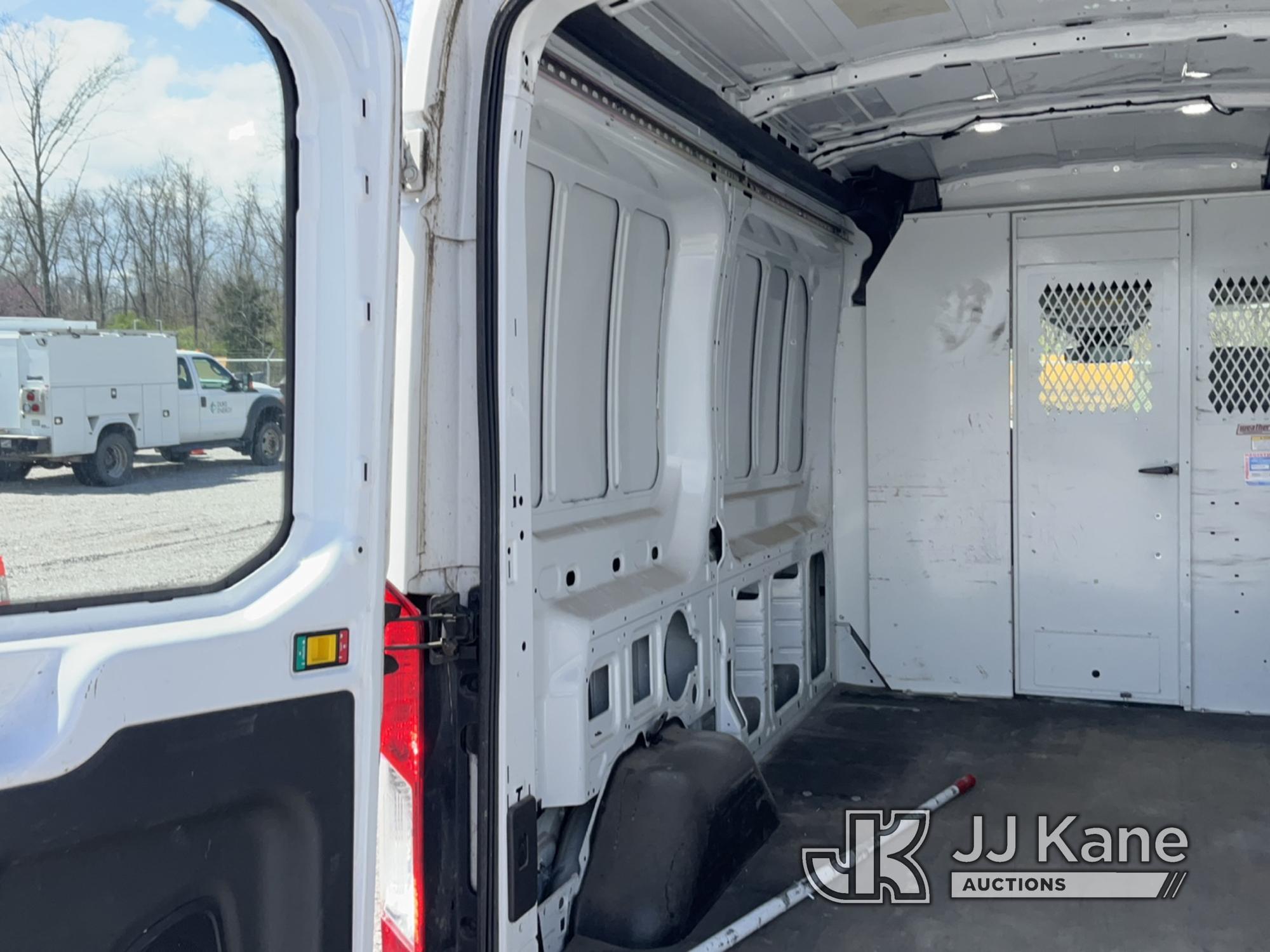 (Verona, KY) 2018 Ford Transit-250 Cargo Van Runs & Moves) (Body Damage