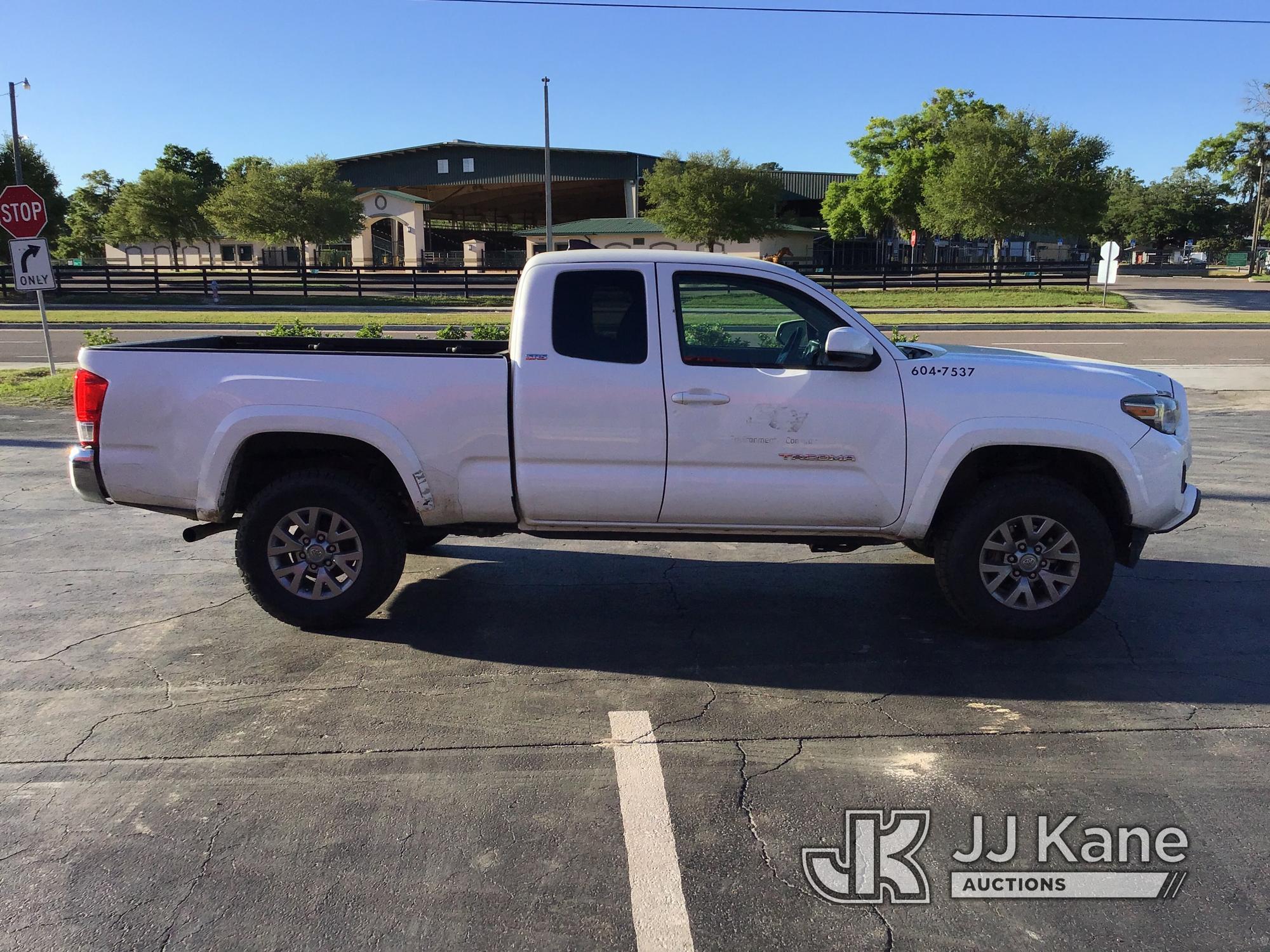 (Ocala, FL) 2017 Toyota Tacoma 4x4 Extended-Cab Pickup Truck Runs & Moves