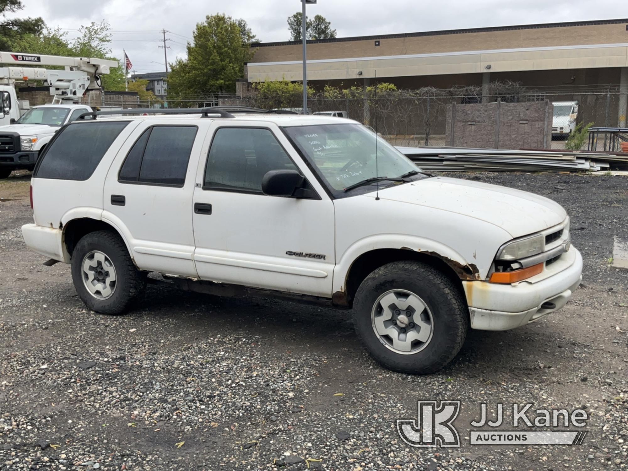 (Charlotte, NC) 2002 Chevrolet Blazer LS 4x4 4-Door Sport Utility Vehicle Runs & Moves) (Check Engin