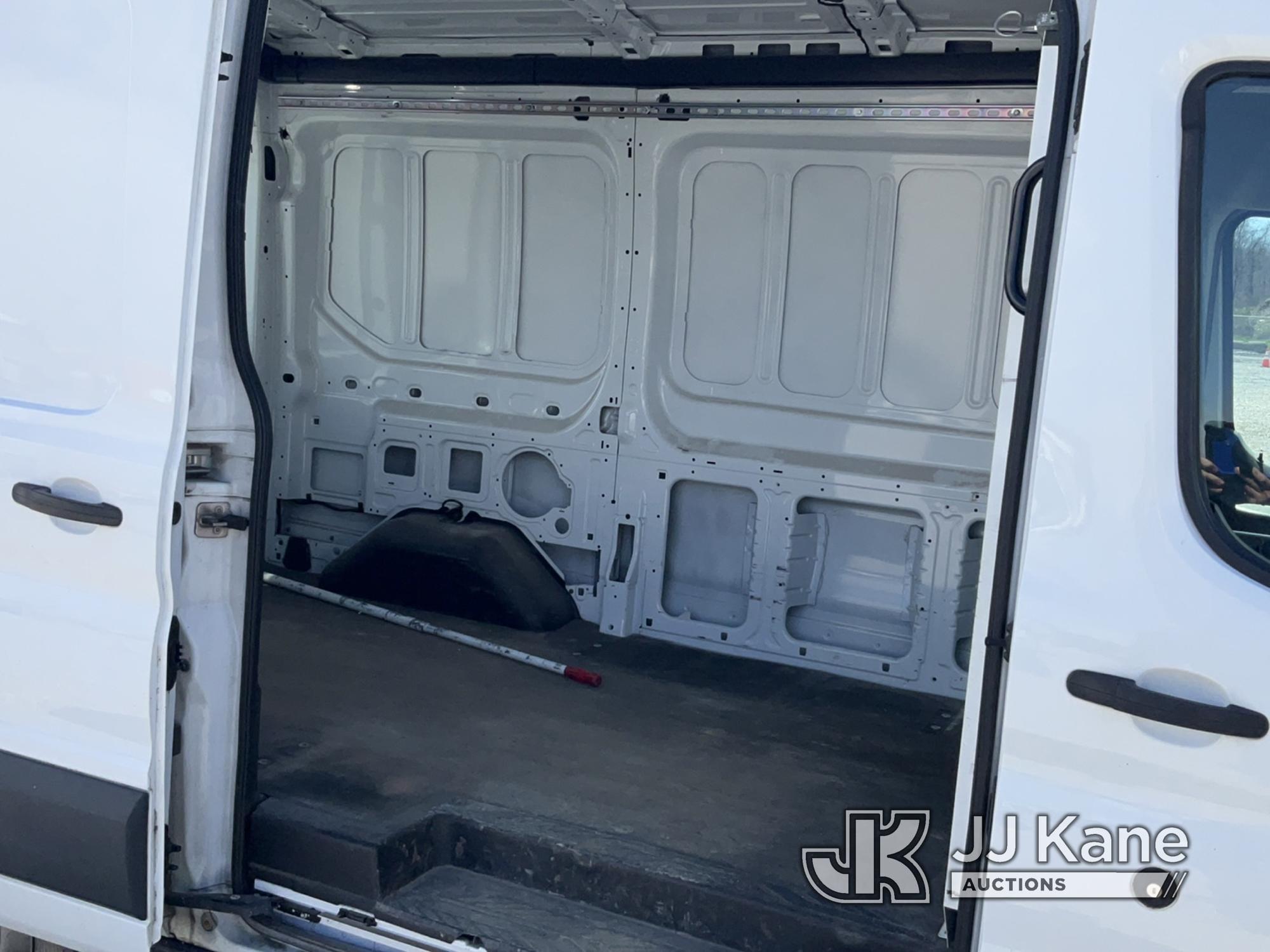 (Verona, KY) 2018 Ford Transit-250 Cargo Van Runs & Moves) (Body Damage