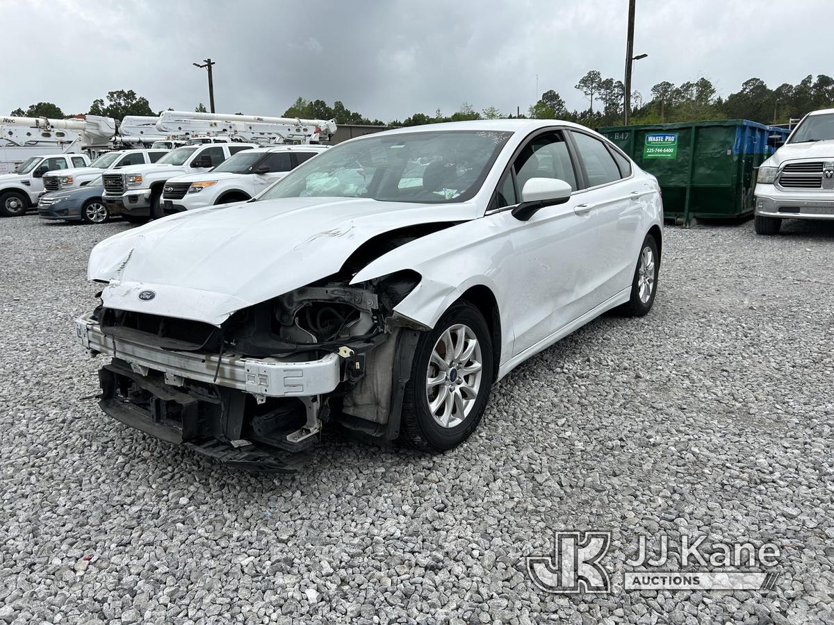 (Covington, LA) 2017 Ford Fusion 4-Door Sedan Runs & Moves) (Totaled