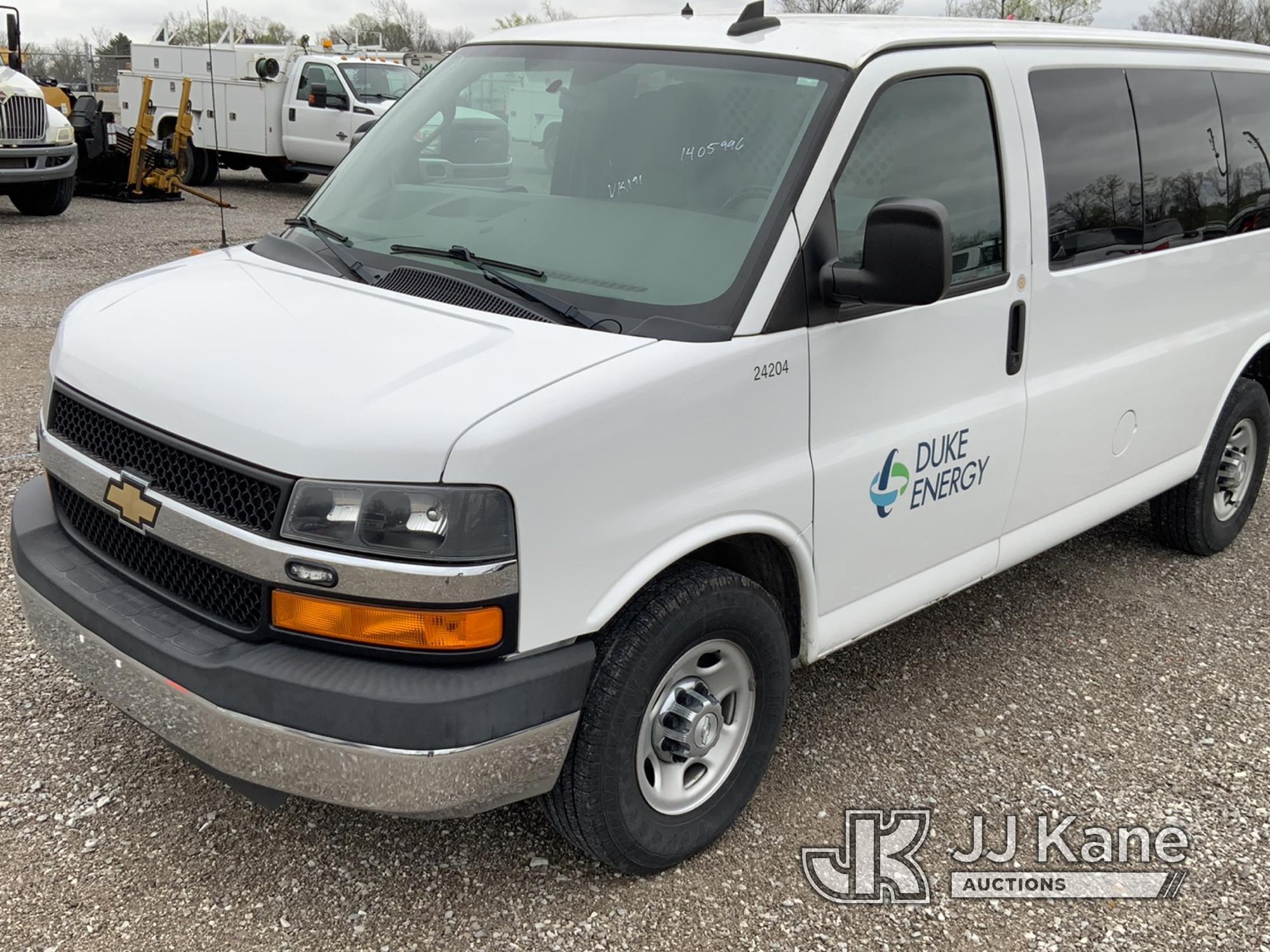 (Verona, KY) 2016 Chevrolet Express G2500 Cargo Window Van Runs & Moves) (Check Engine Light On, Par