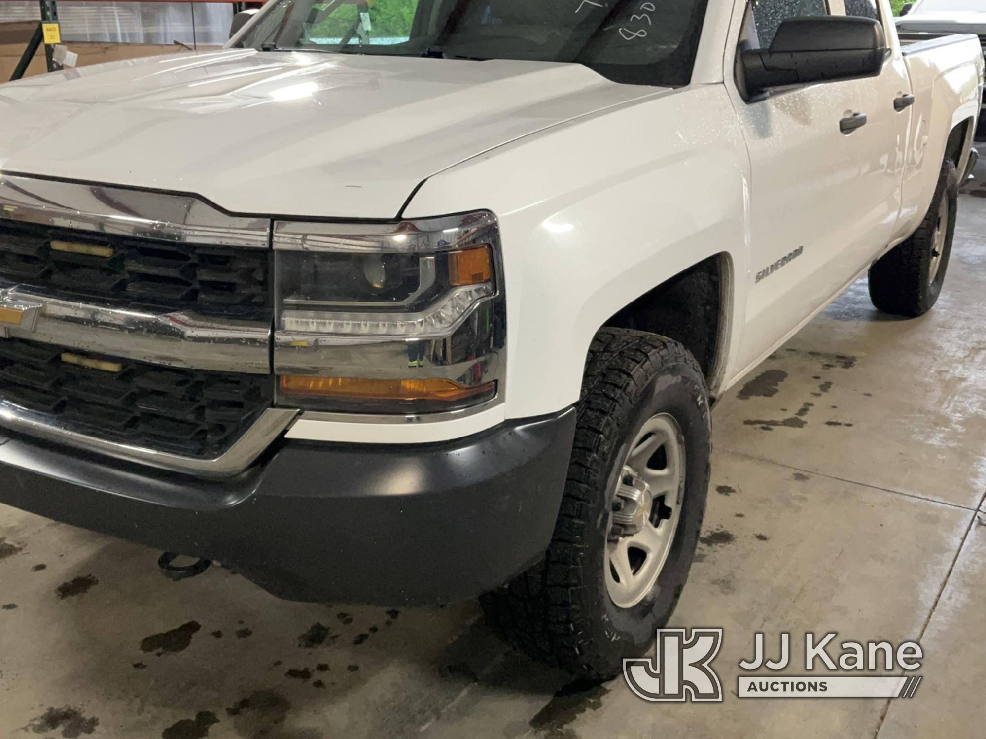 (Florence, SC) 2017 Chevrolet Silverado 1500 4x4 Extended-Cab Pickup Truck Runs & Moves) (Minor Body