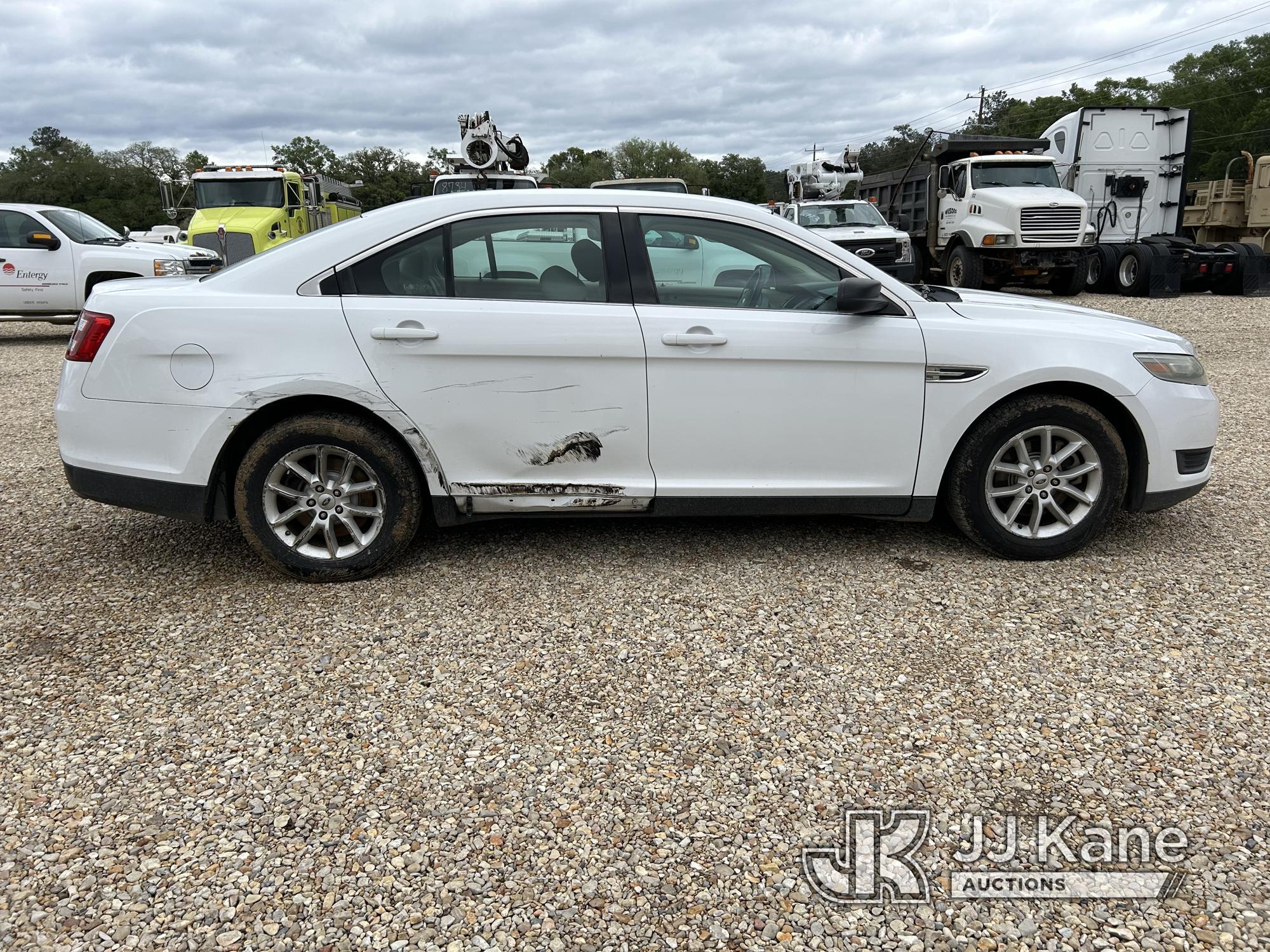 (Robert, LA) 2014 Ford Taurus 4-Door Sedan Runs & moves) (Damage To Rear Passenger Side Door