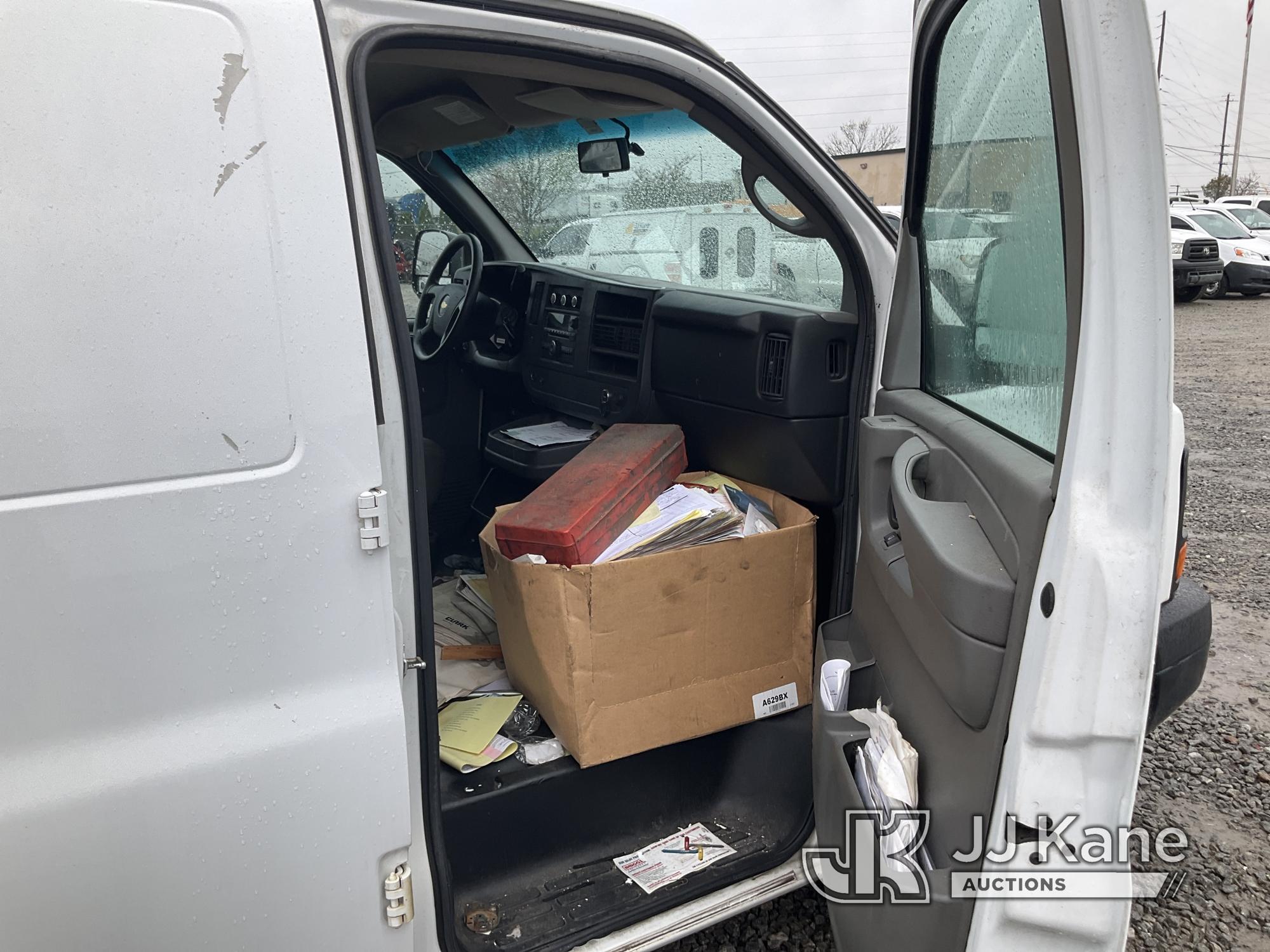 (Villa Rica, GA) 2014 Chevrolet Express G3500 Cargo Van Runs & Will Not Move) (Jump To Start, Gear S