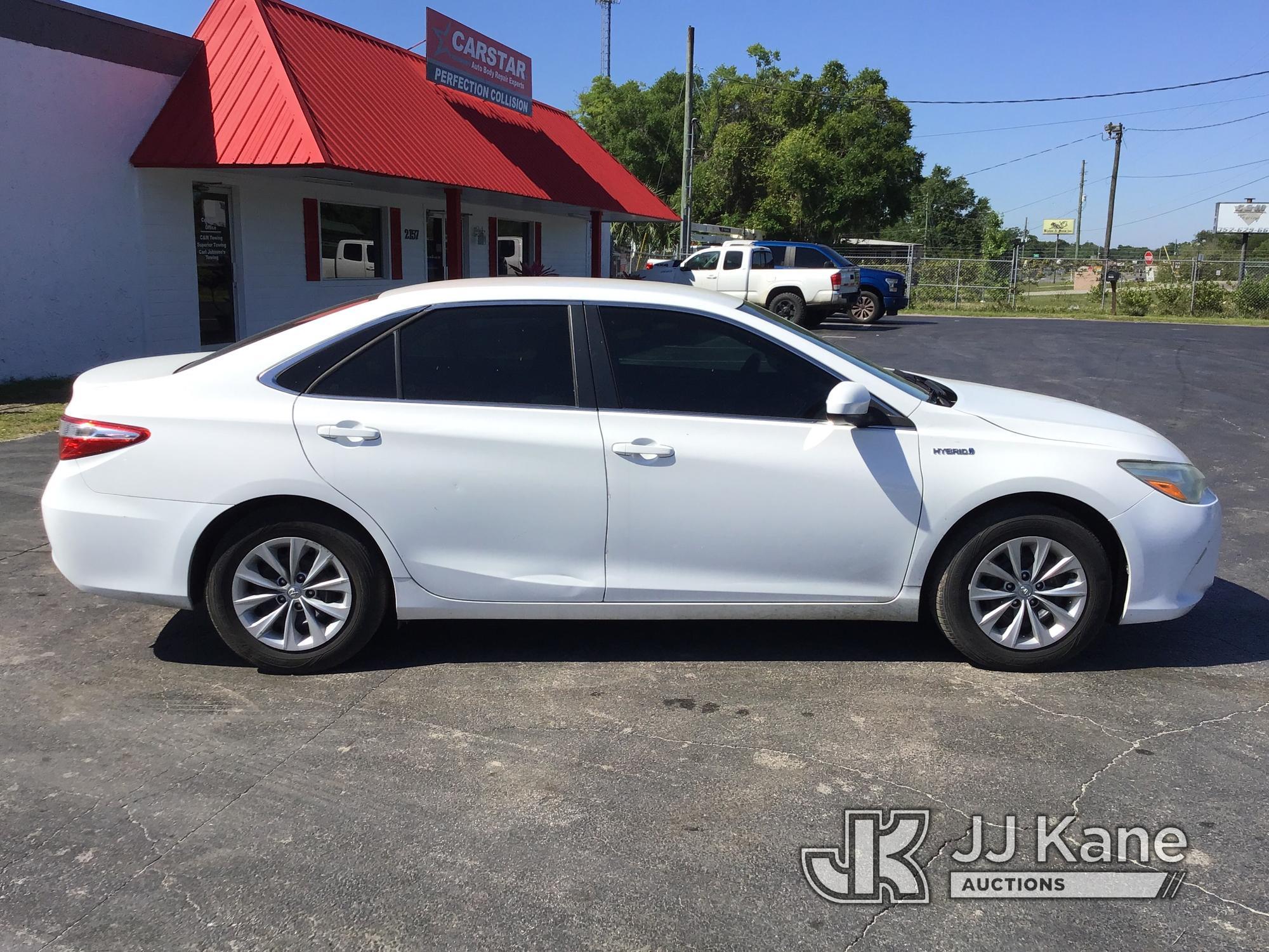 (Ocala, FL) 2015 Toyota Camry Hybrid 4-Door Sedan Runs & Moves) (Paint Damage