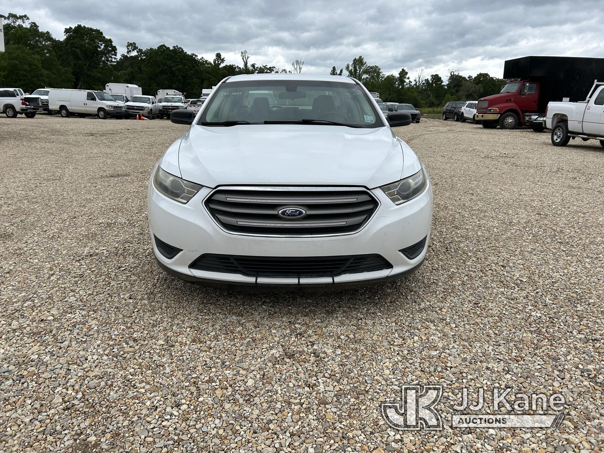 (Robert, LA) 2014 Ford Taurus 4-Door Sedan Runs & moves) (Damage To Rear Passenger Side Door