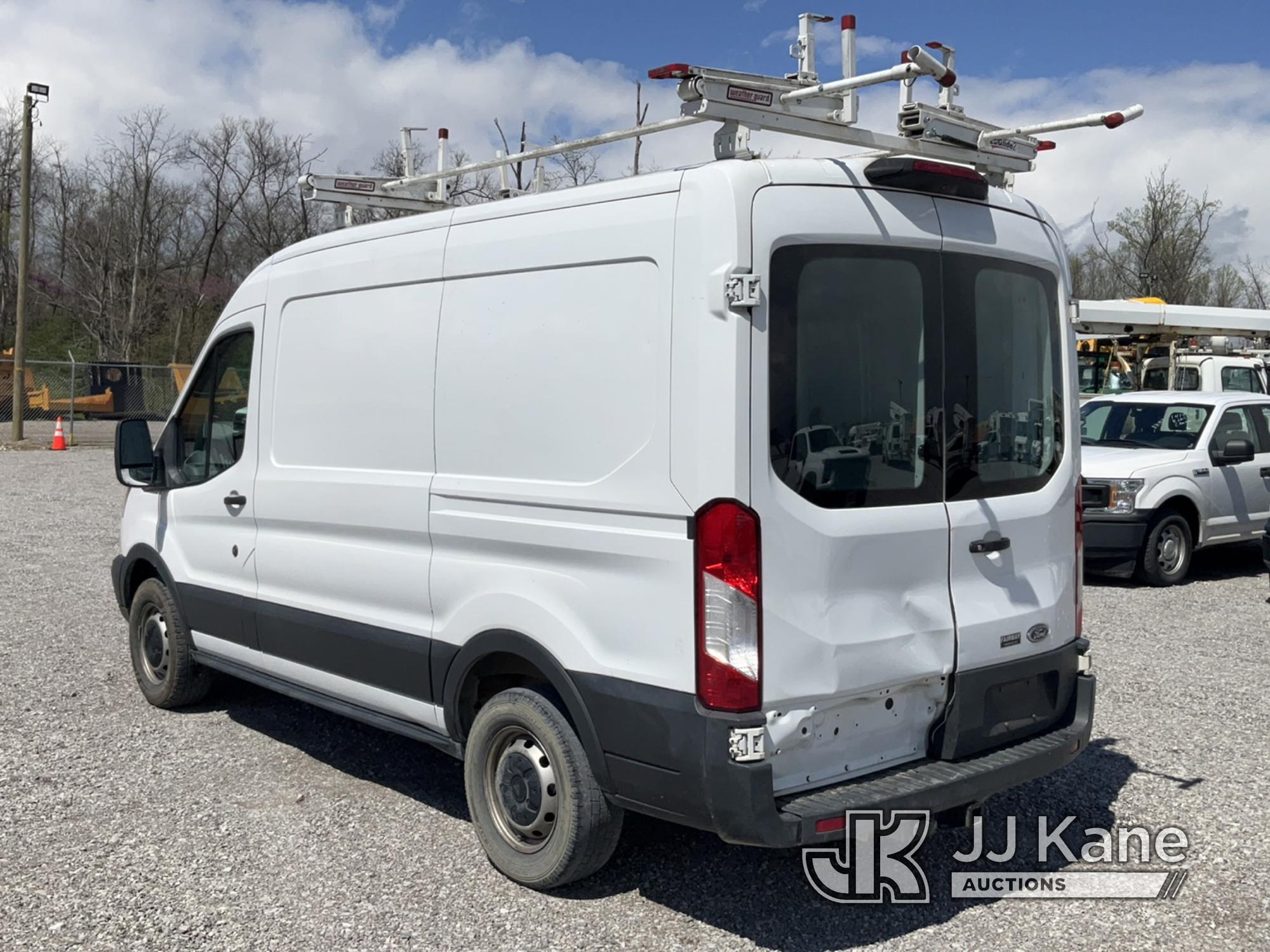 (Verona, KY) 2018 Ford Transit-250 Cargo Van Runs & Moves) (Body Damage