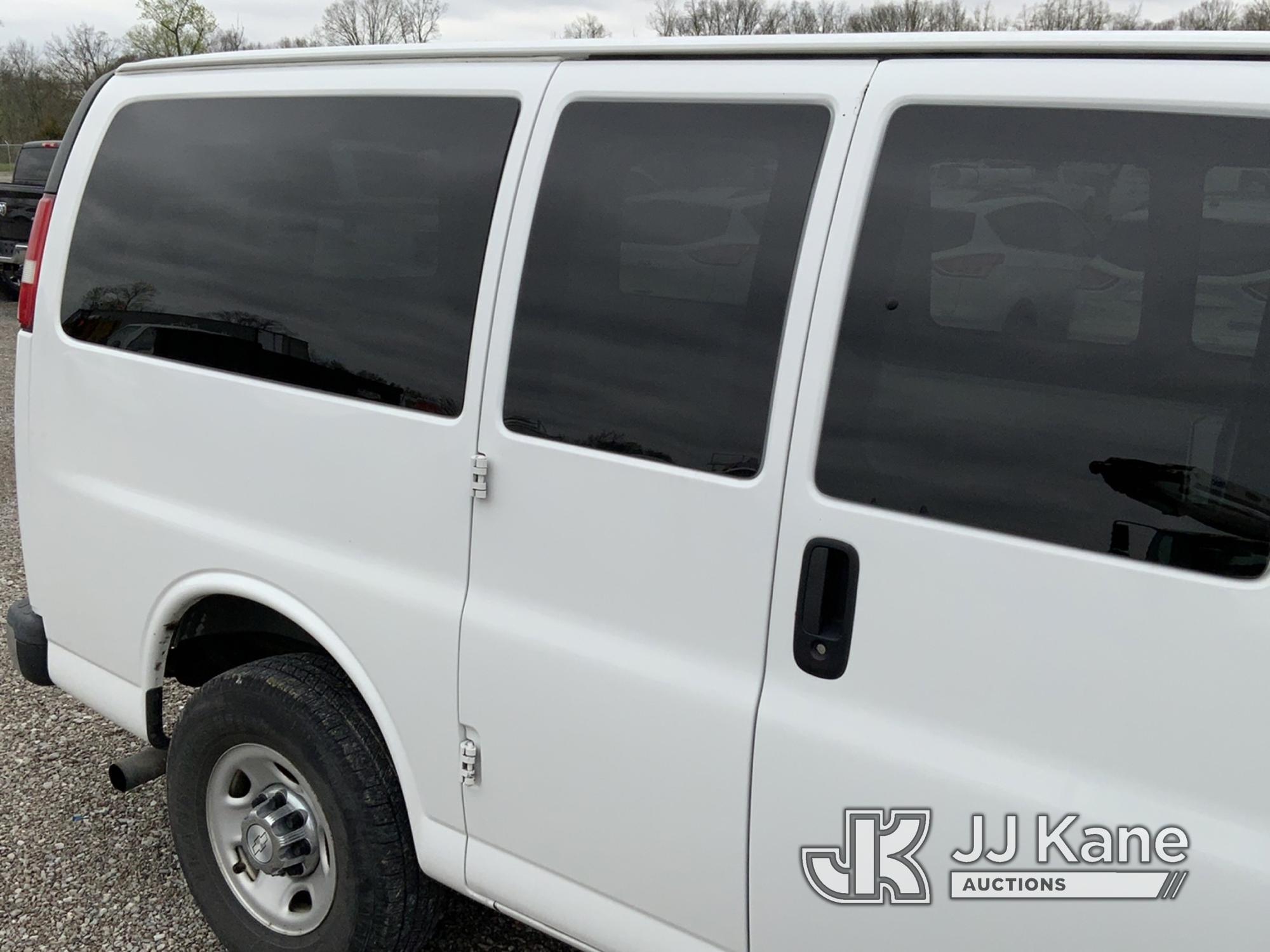 (Verona, KY) 2016 Chevrolet Express G2500 Cargo Window Van Runs & Moves) (Check Engine Light On, Par