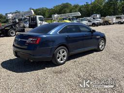 (Covington, LA) 2016 Ford Taurus 4-Door Sedan Runs & Moves) (Cracked Windshield