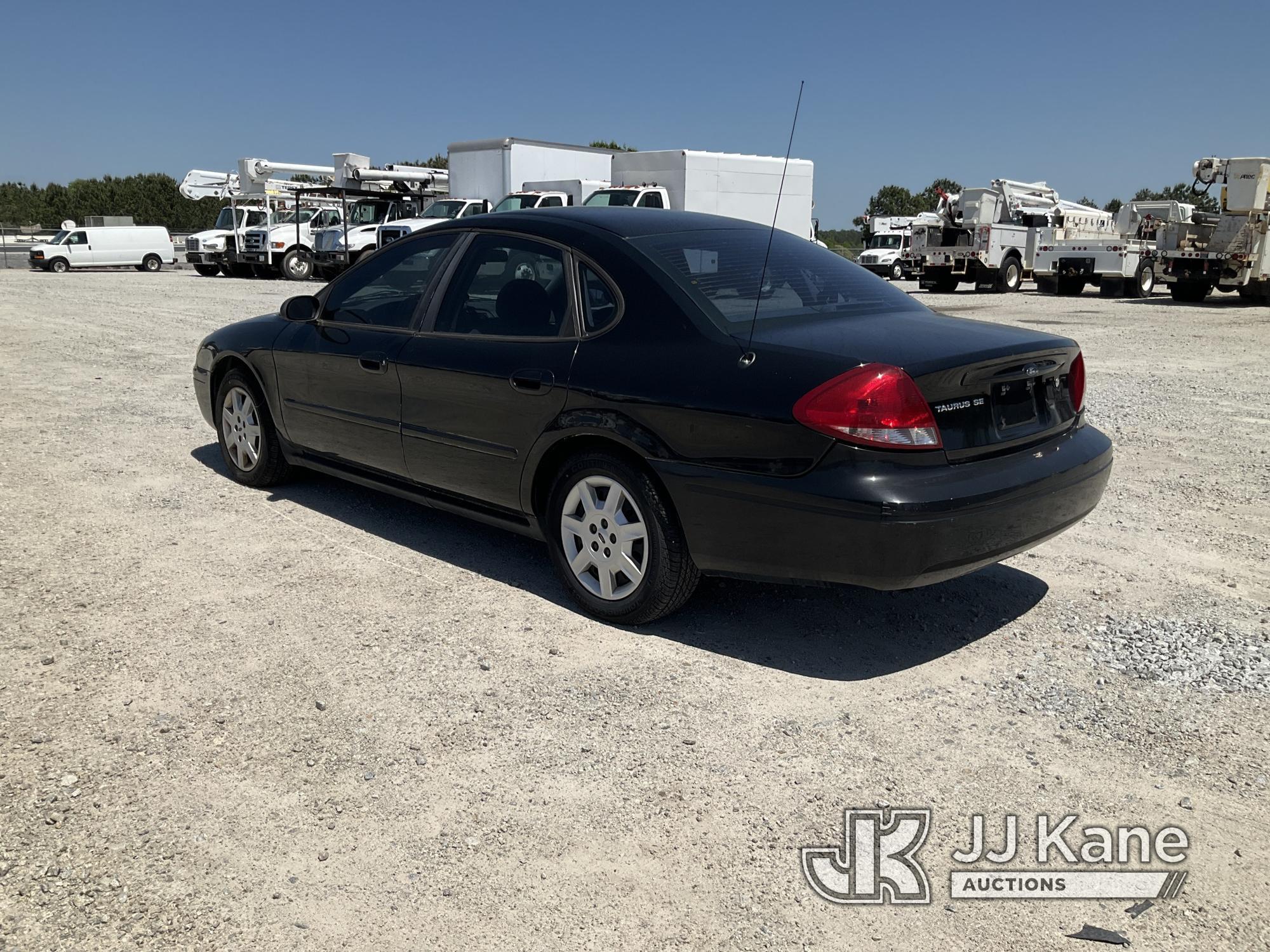 (Villa Rica, GA) 2007 Ford Taurus 4-Door Sedan Runs & Moves) ( Jump To Start, AC Does Not Blow Cold,