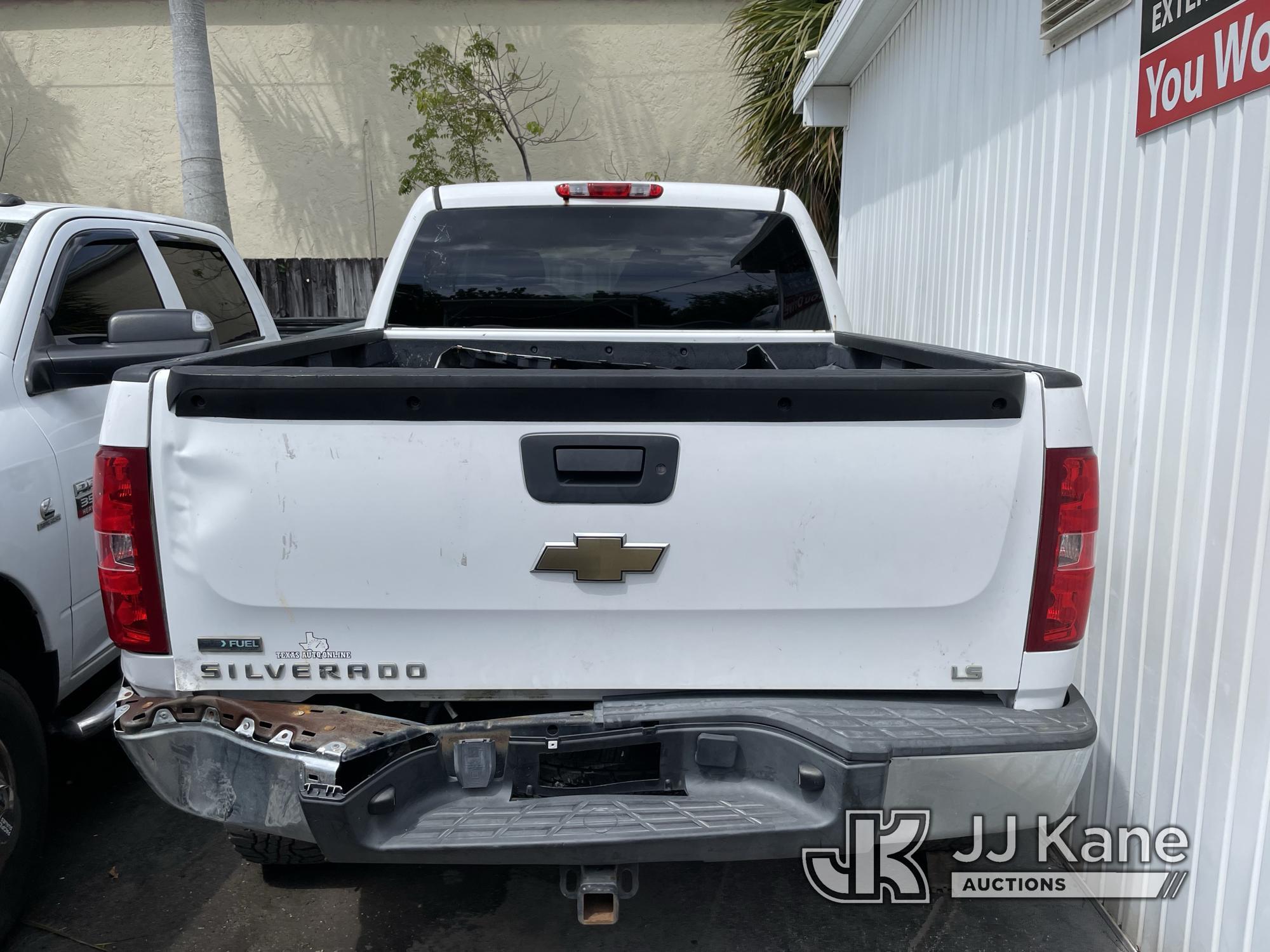 (Pompano Beach, FL) 2011 Chevrolet Silverado 1500 Crew-Cab Pickup Truck Not Running, Condition Unkno