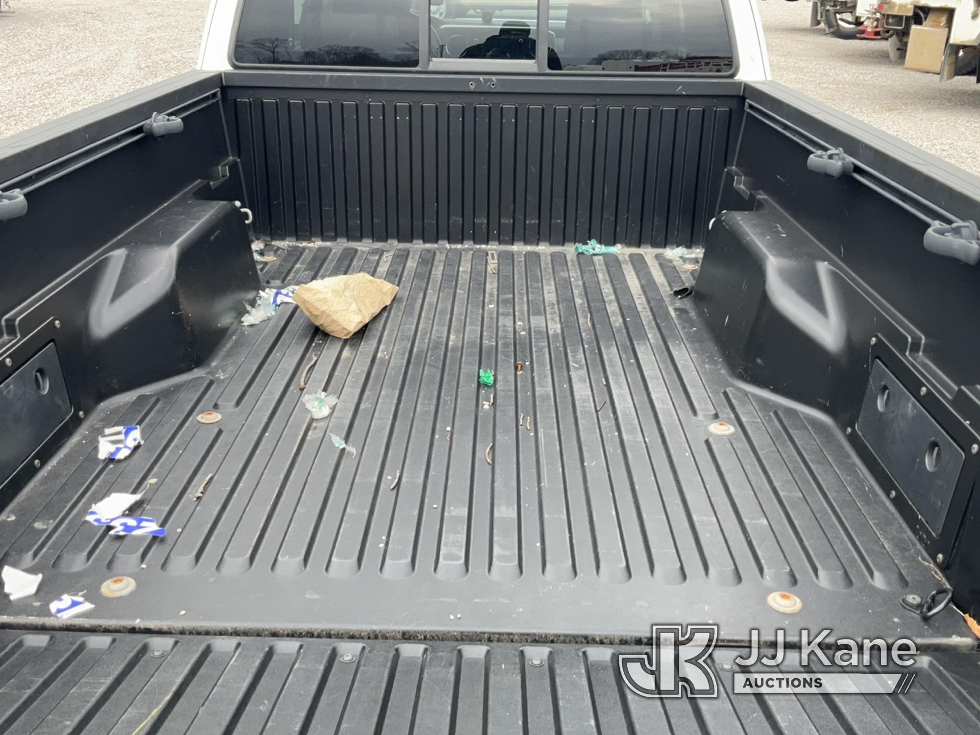 (Verona, KY) 2016 Toyota Tacoma 4x4 Extended-Cab Pickup Truck Runs & Moves) (Check Engine Light, Bod