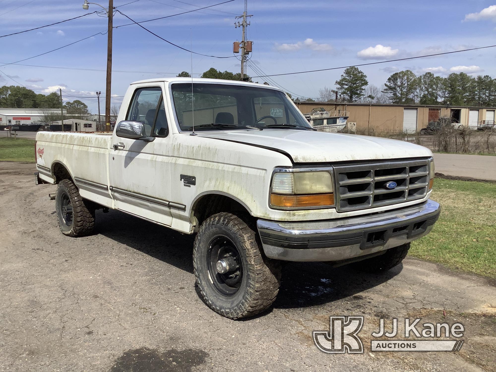 (Graysville, AL) 1994 Ford F250 4x4 Pickup Truck Not Running, Condition Unknown, Flat Tire, Window S