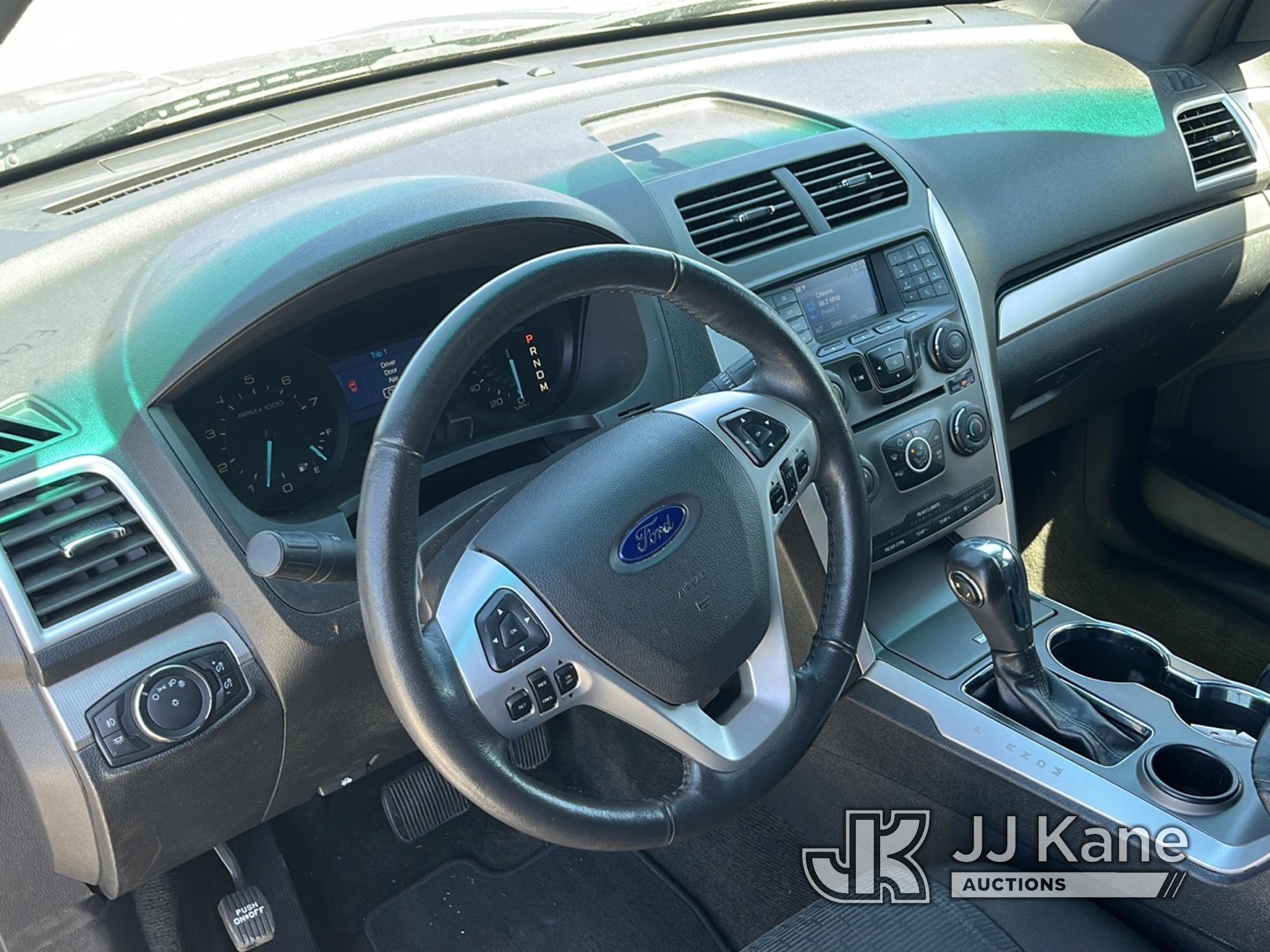 (Covington, LA) 2015 Ford Explorer XLT 4-Door Sport Utility Vehicle Runs & Moves) (Broken Running Li