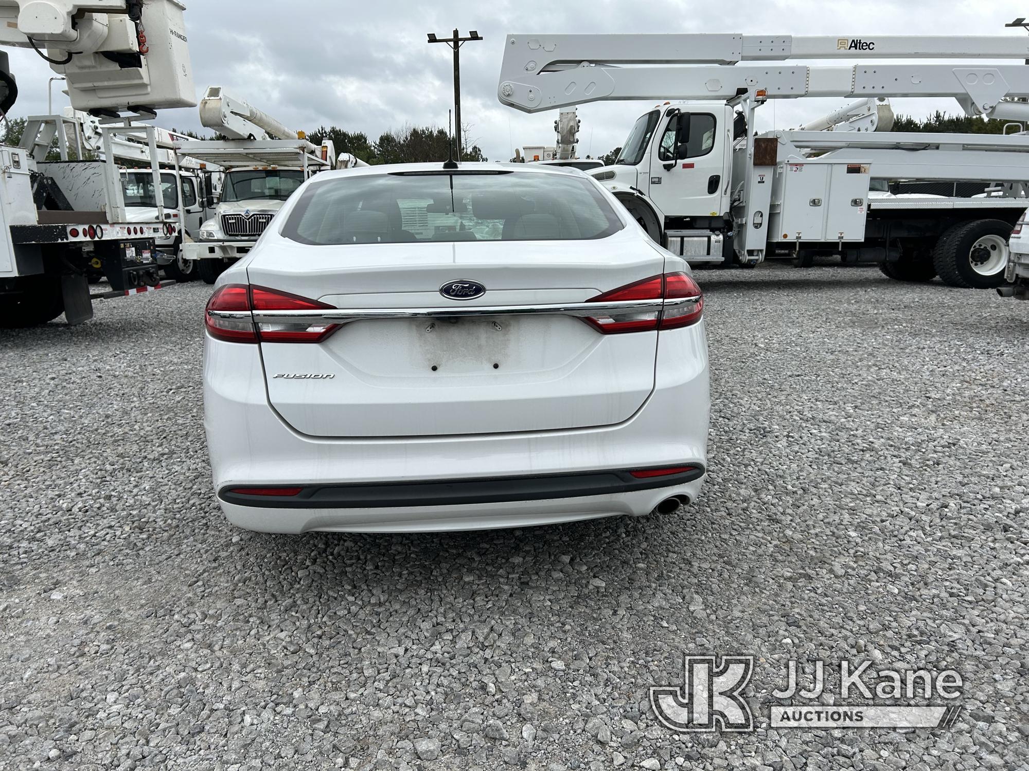 (Covington, LA) 2017 Ford Fusion 4-Door Sedan Runs & Moves) (Totaled