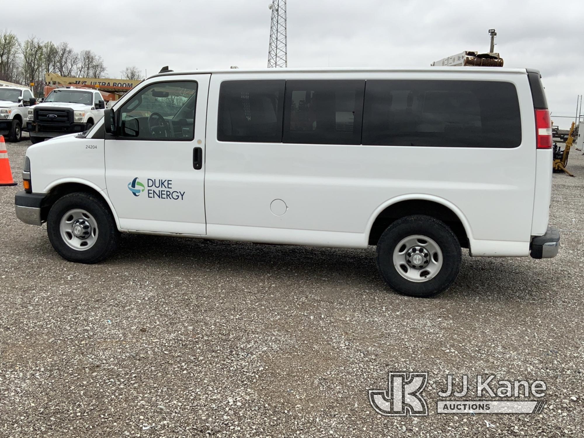 (Verona, KY) 2016 Chevrolet Express G2500 Cargo Window Van Runs & Moves) (Check Engine Light On, Par