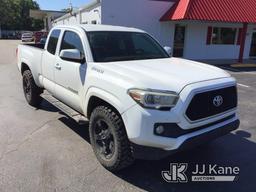 (Ocala, FL) 2016 Toyota Tacoma 4x4 Extended-Cab Pickup Truck Runs & Moves