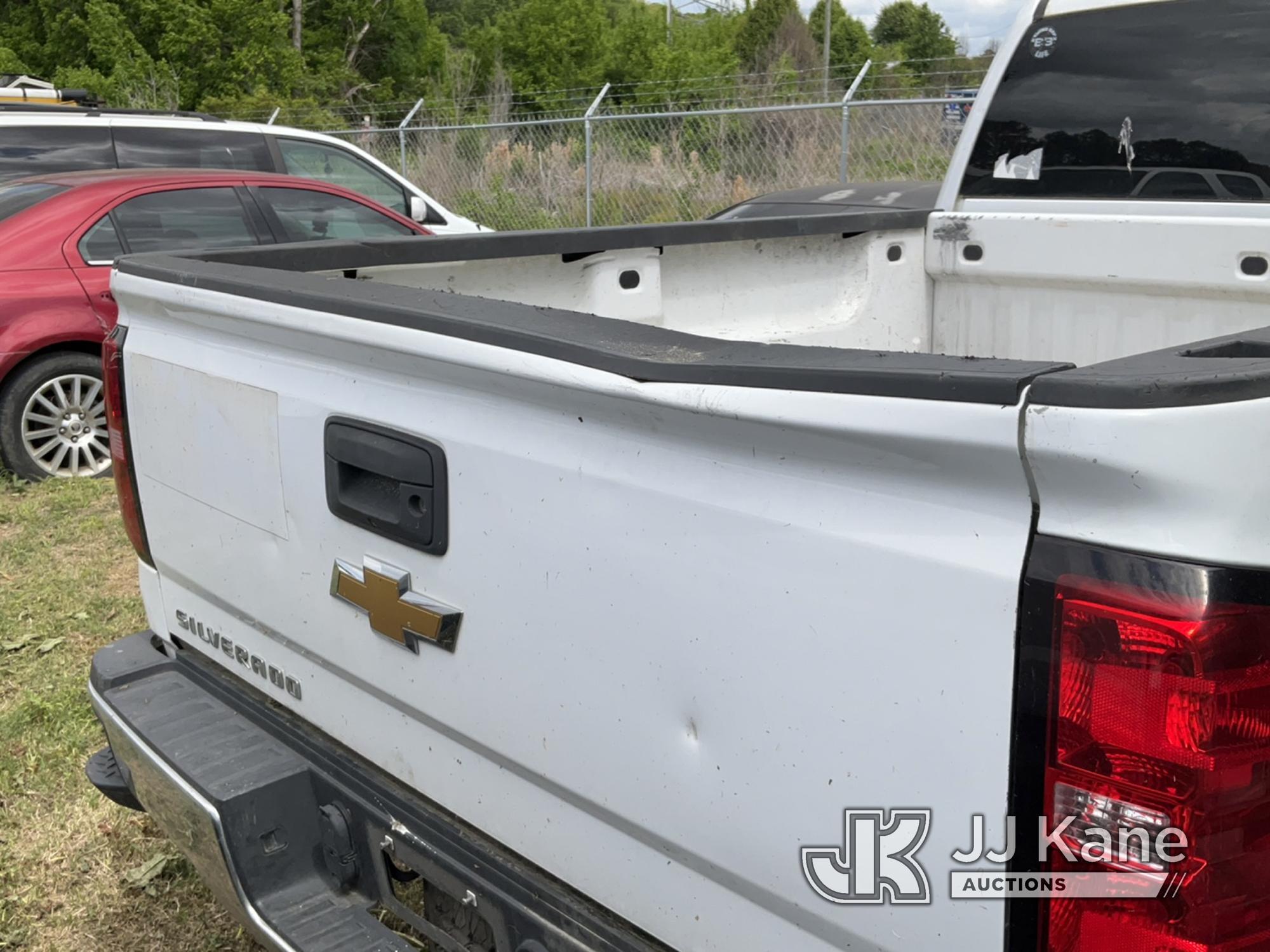 (Florence, SC) 2018 Chevrolet Silverado 2500 4x4 Crew-Cab Pickup Truck, Rear End needs replaced. Run