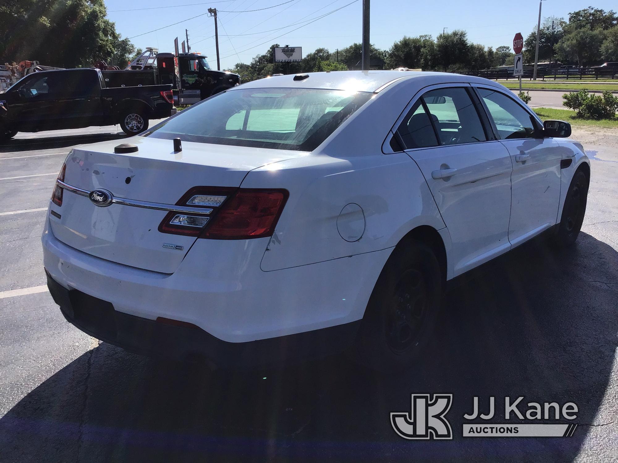 (Ocala, FL) 2013 Ford Taurus AWD 4-Door Sedan, Municipal Owned Runs & Moves) (New Battery.