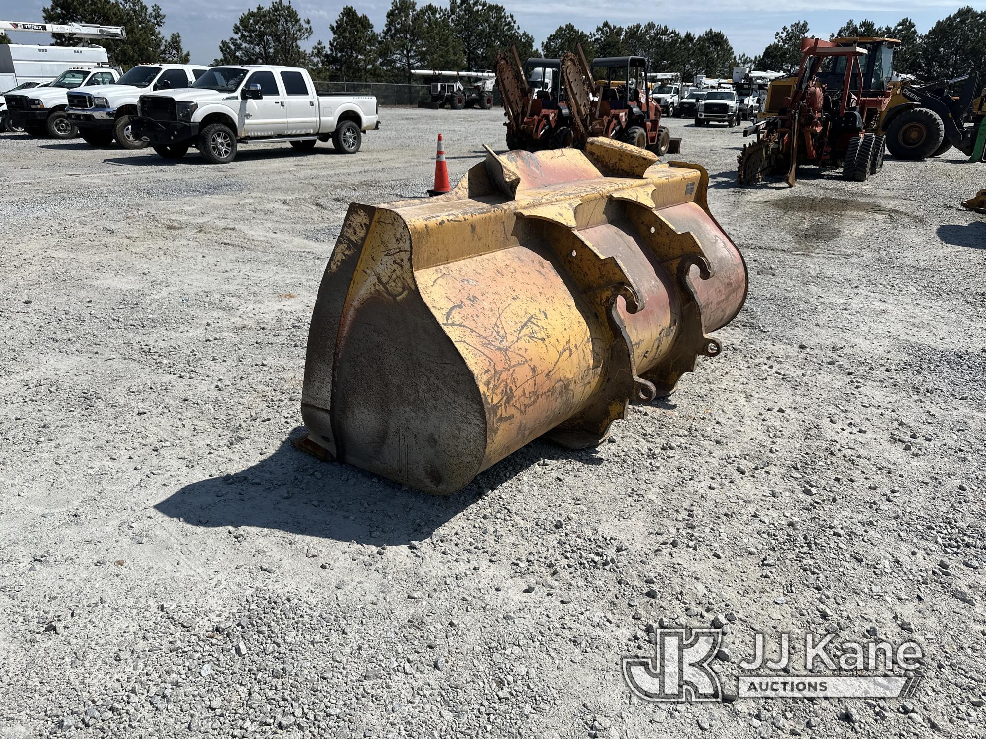 (Villa Rica, GA) 3 cu yd GP loader bucket NOTE: This unit is being sold AS IS/WHERE IS via Timed Auc