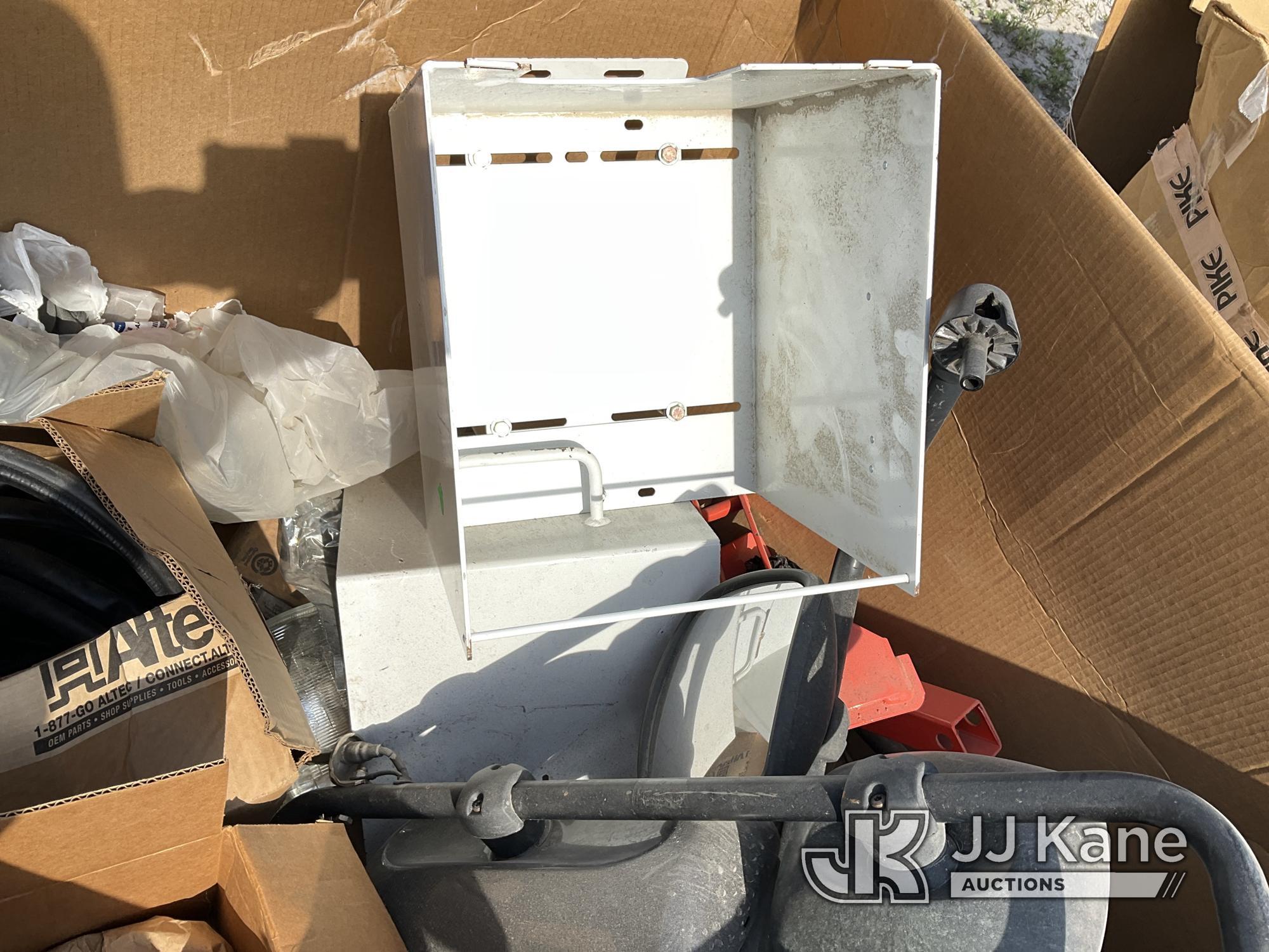 (Westlake, FL) Pallet of Miscellaneous Automotive Parts NOTE: This unit is being sold AS IS/WHERE IS