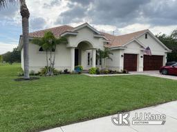 (Bradenton, FL) Banko Garage Doors. NO Damage