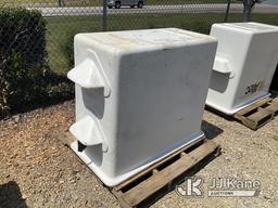 (Villa Rica, GA) 2 Man Bucket NOTE: This unit is being sold AS IS/WHERE IS via Timed Auction and is