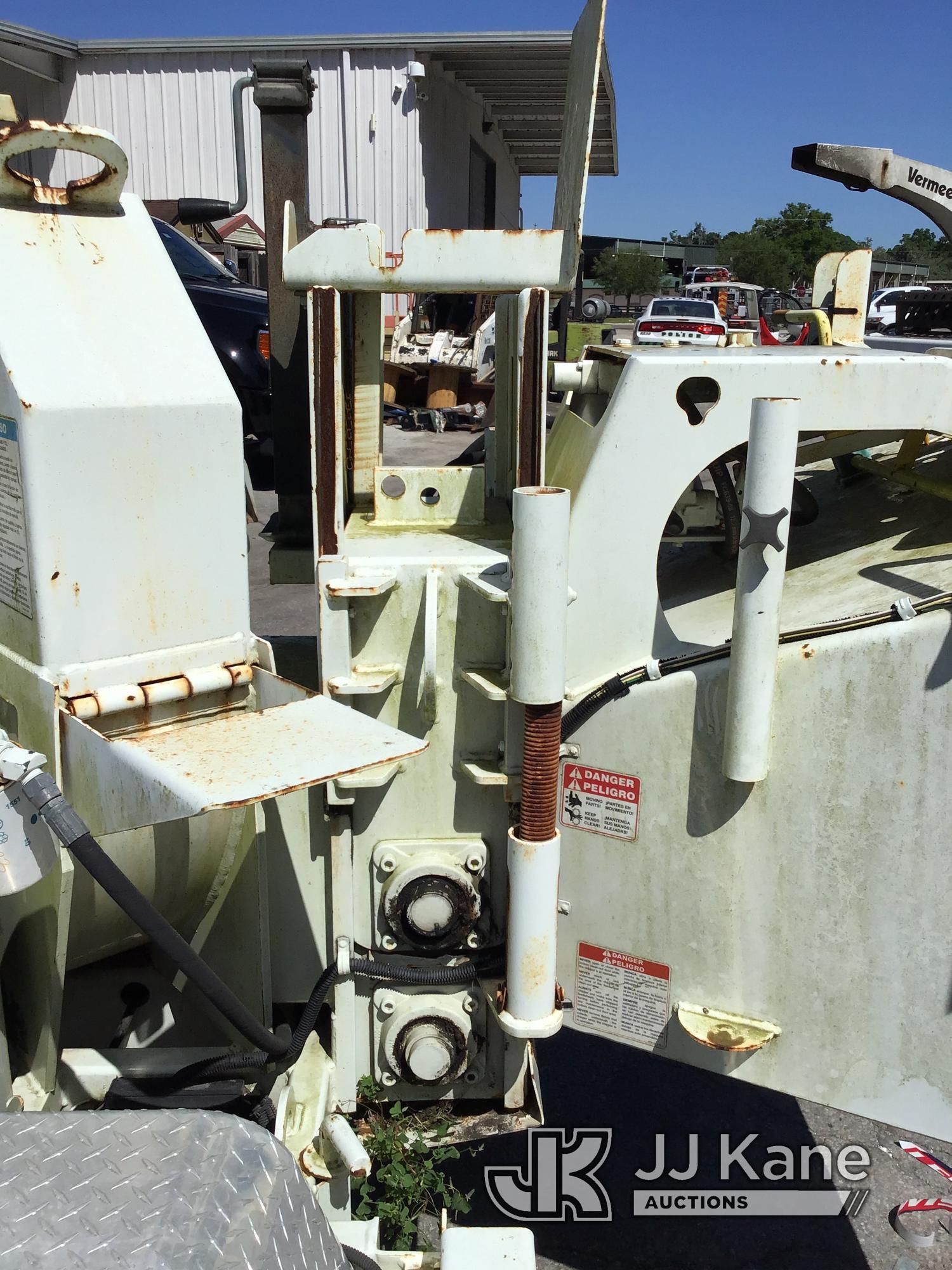 (Ocala, FL) 2014 Bandit Industries 200XP Chipper (12in Disc), trailer mtd Runs