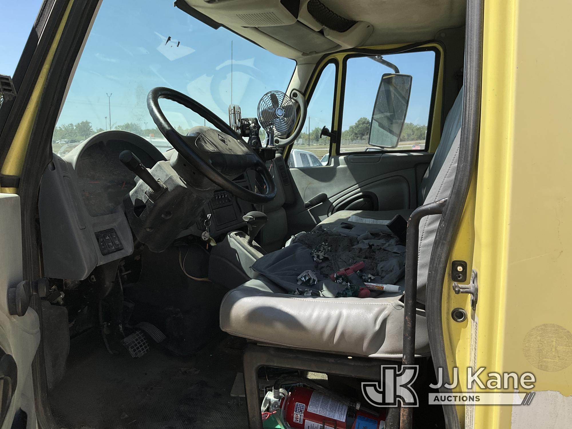 (Houston, TX) 2007 International 4300 Spray Truck Runs & Moves) (Jump to Start, Air Line Leak, Idles