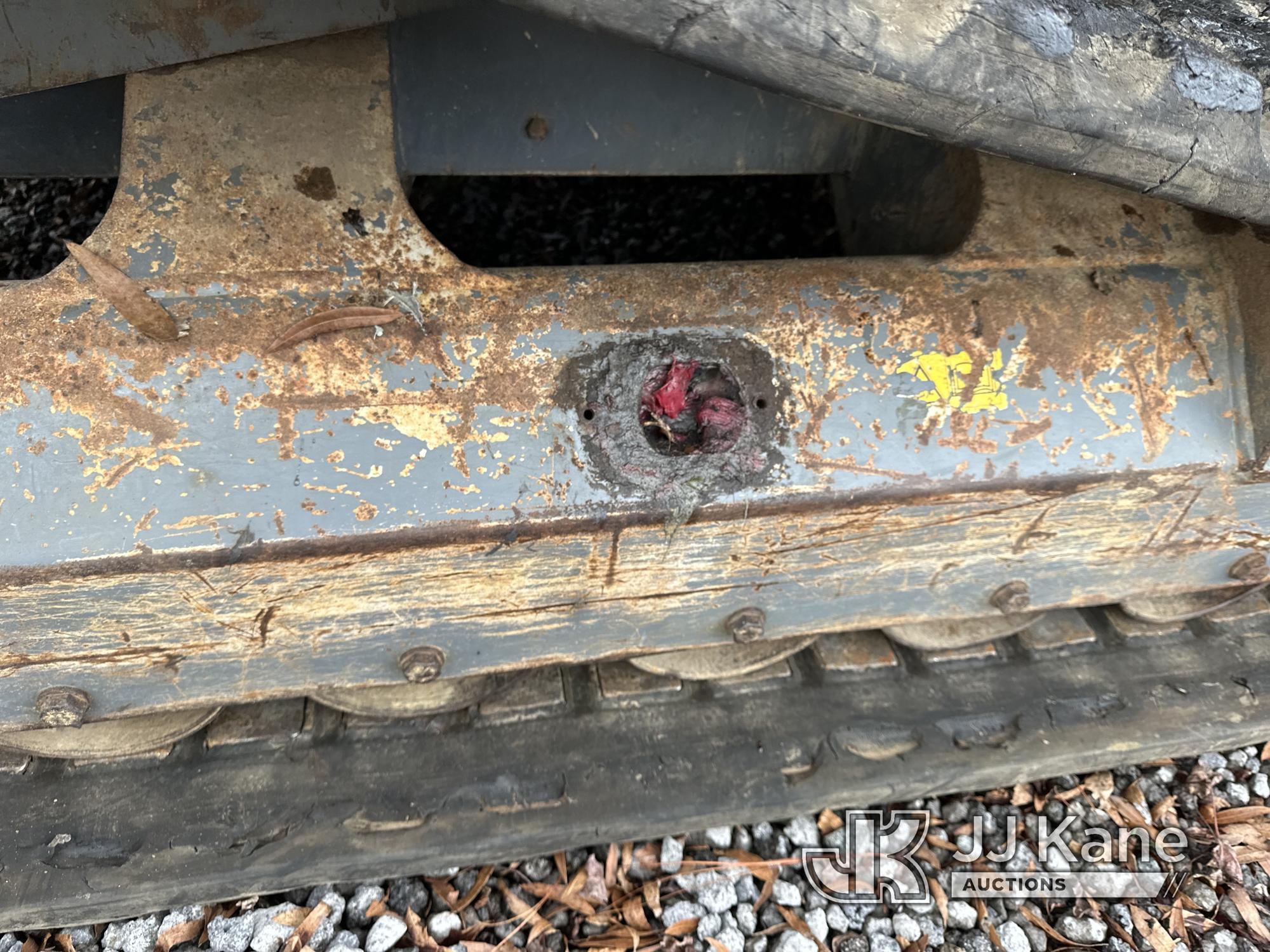 (Wakefield, VA) 2014 Takeuchi TL12HC High Flow Crawler Skid Steer Loader Runs and Moves