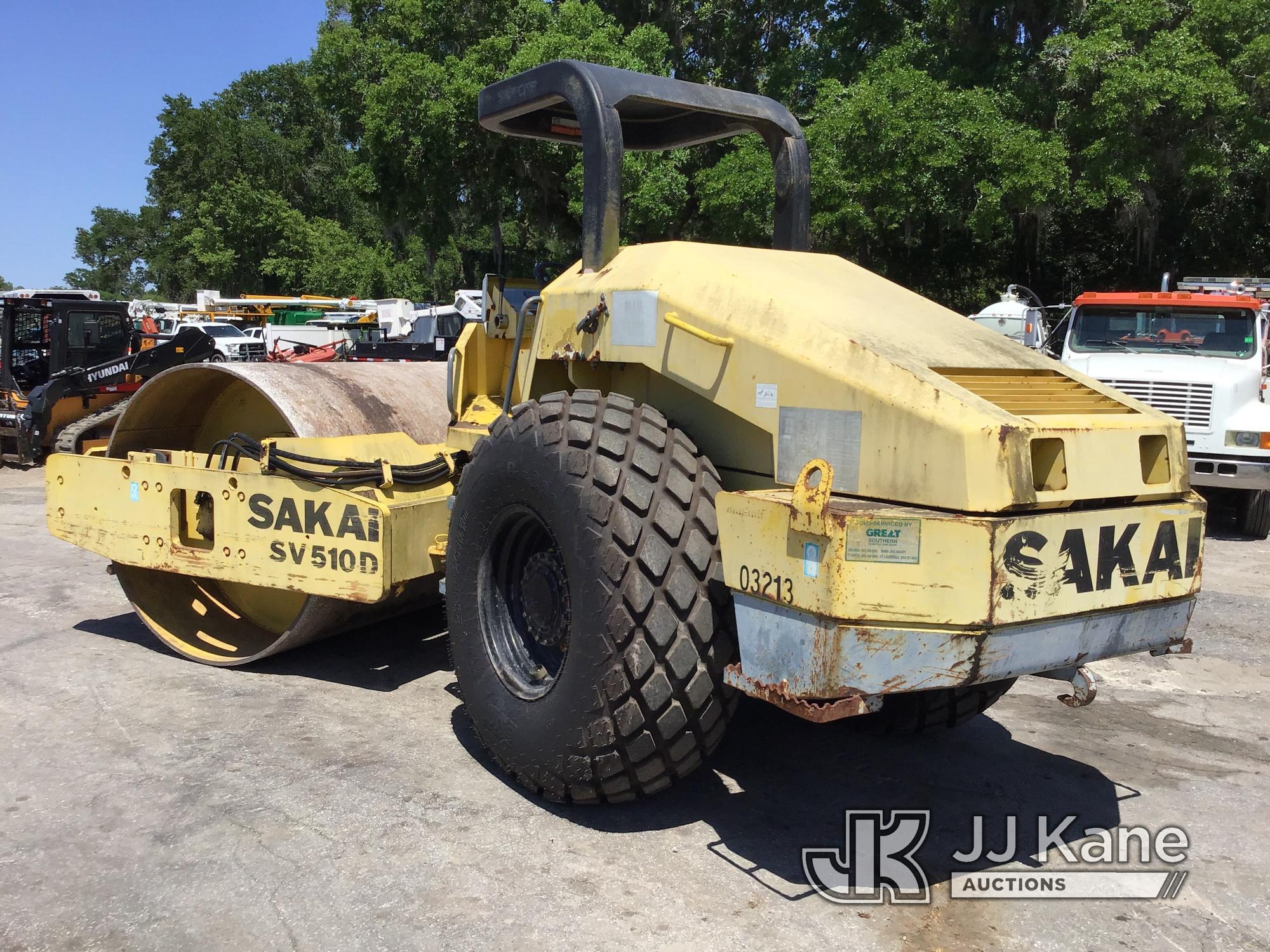 (Ocala, FL) 2002 Sakai SV510D Articulated Vibratory Compactor Runs & Operates