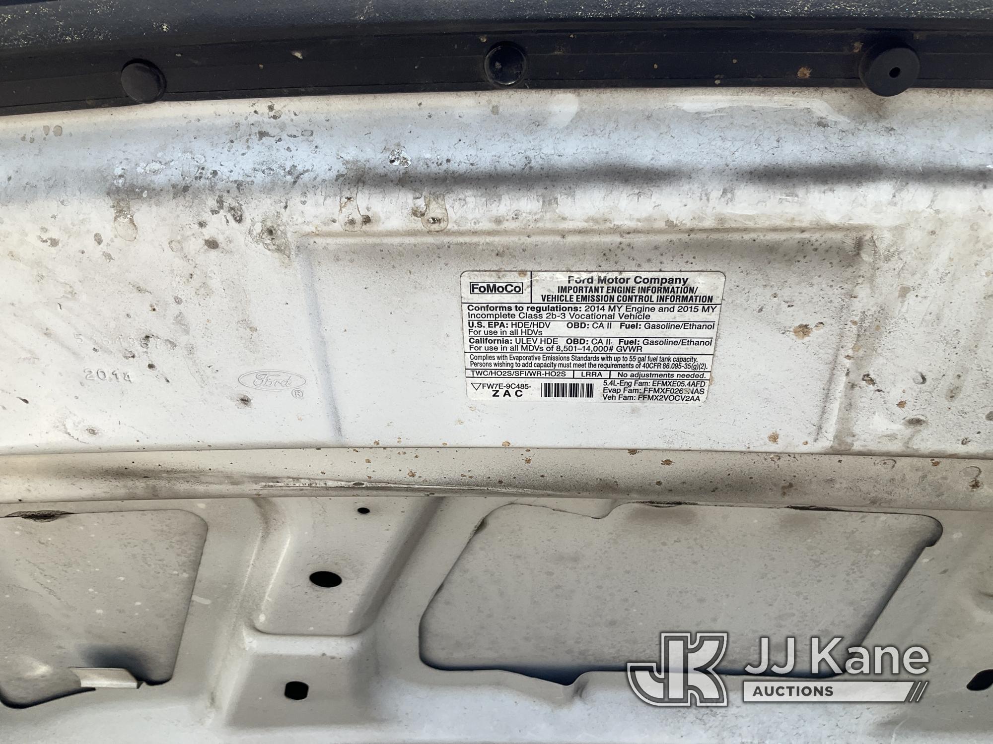 (Villa Rica, GA) 2015 Ford E350 Cutaway Service Van Runs & Moves)( Check Engine Light On, Air Bag Li