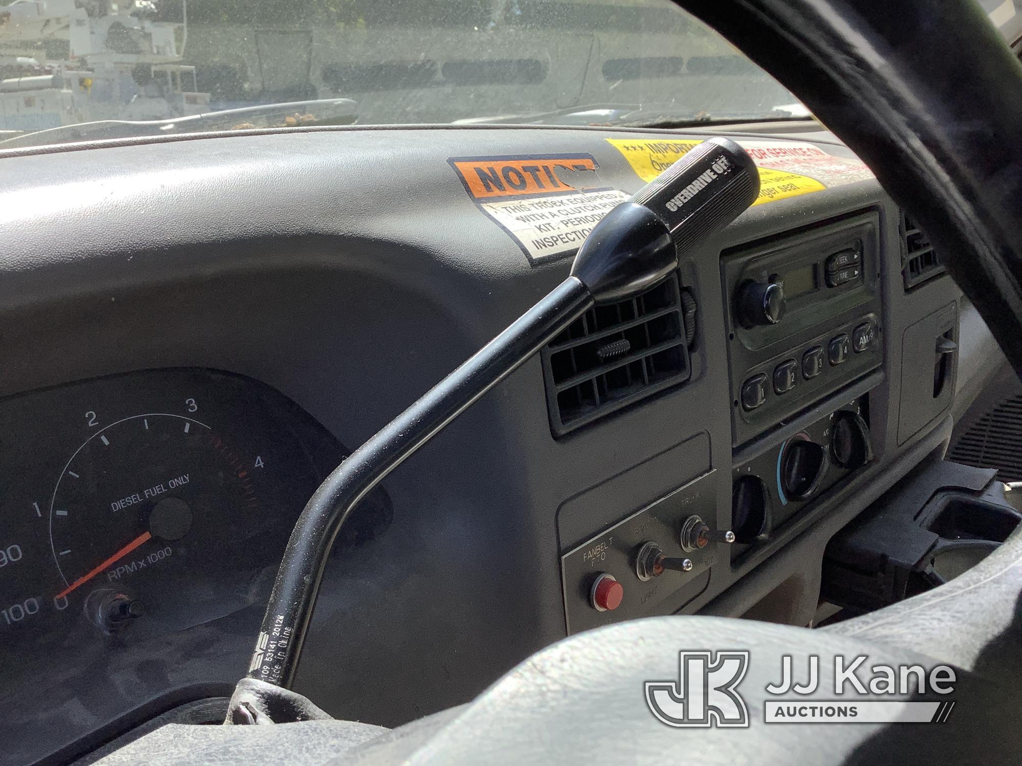 (Graysville, AL) Altec AT235, Telescopic Non-Insulated Bucket Truck mounted behind cab on 2000 Ford