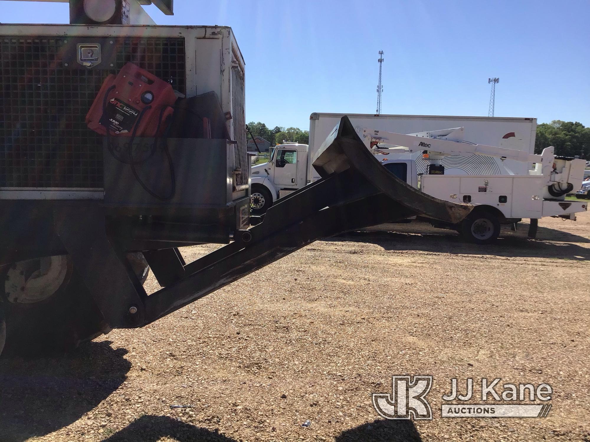 (Byram, MS) 2017 Kershaw SkyTrim 75G2 Articulating Rubber Tired Tree Saw Jump to Start, Keys Missing