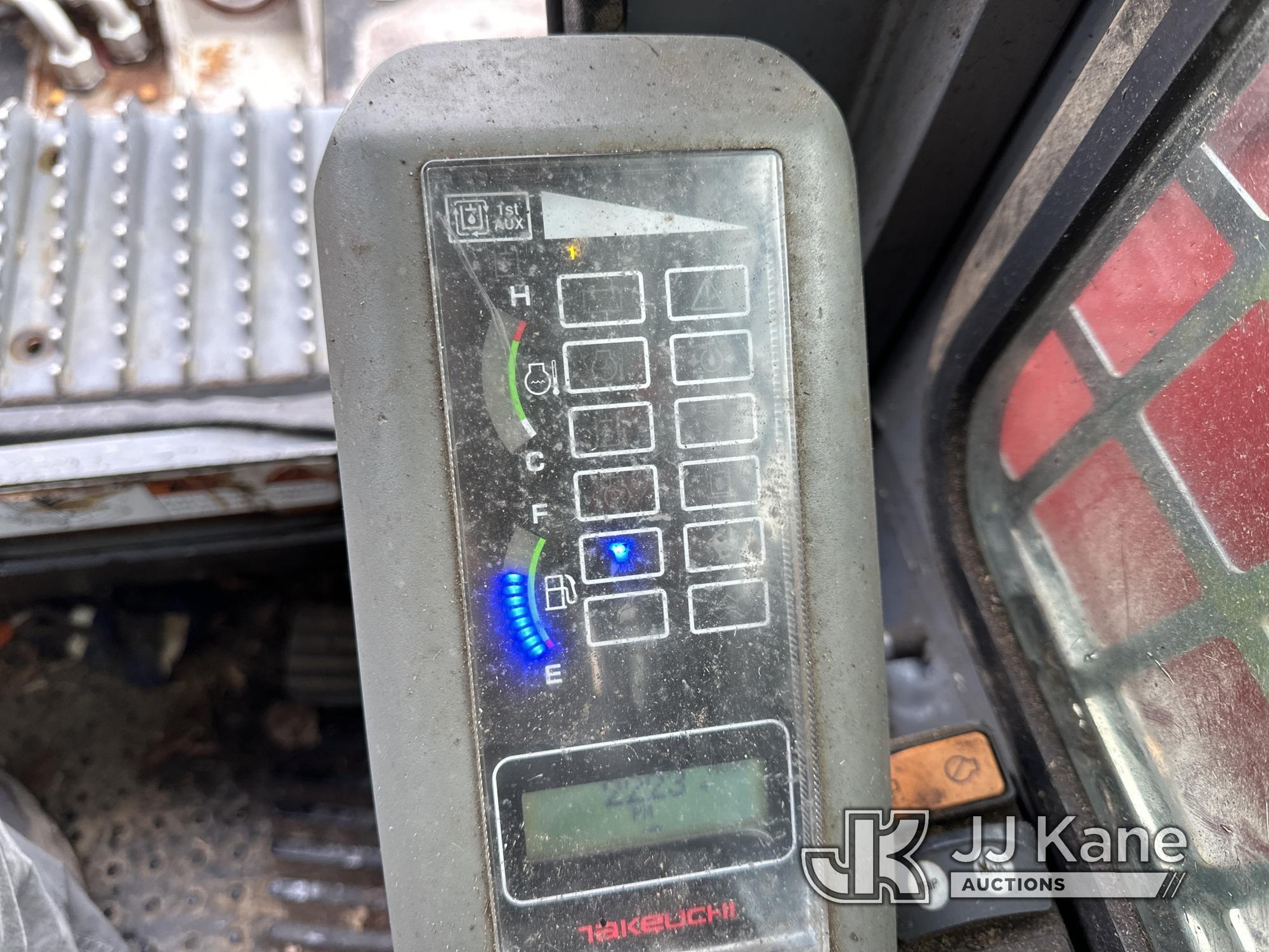 (Wakefield, VA) 2014 Takeuchi TL12HC High Flow Crawler Skid Steer Loader Runs and Moves