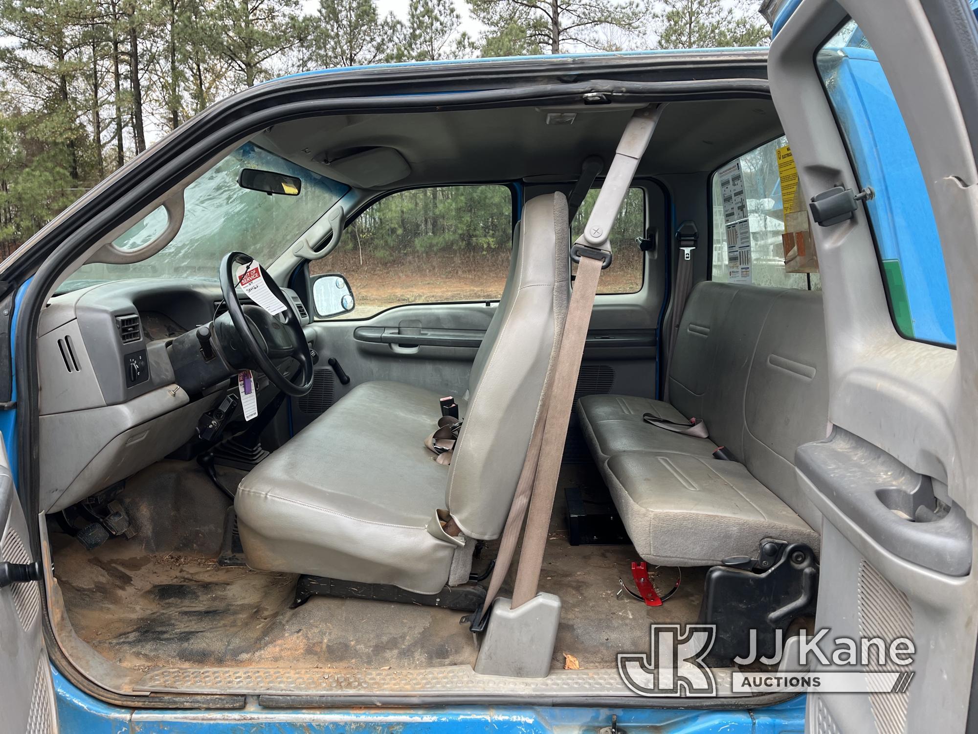 (Chester, VA) 2001 Ford F250 4x4 Extended-Cab Chipper Dump Truck Runs, Moves, & Dump Body Operates