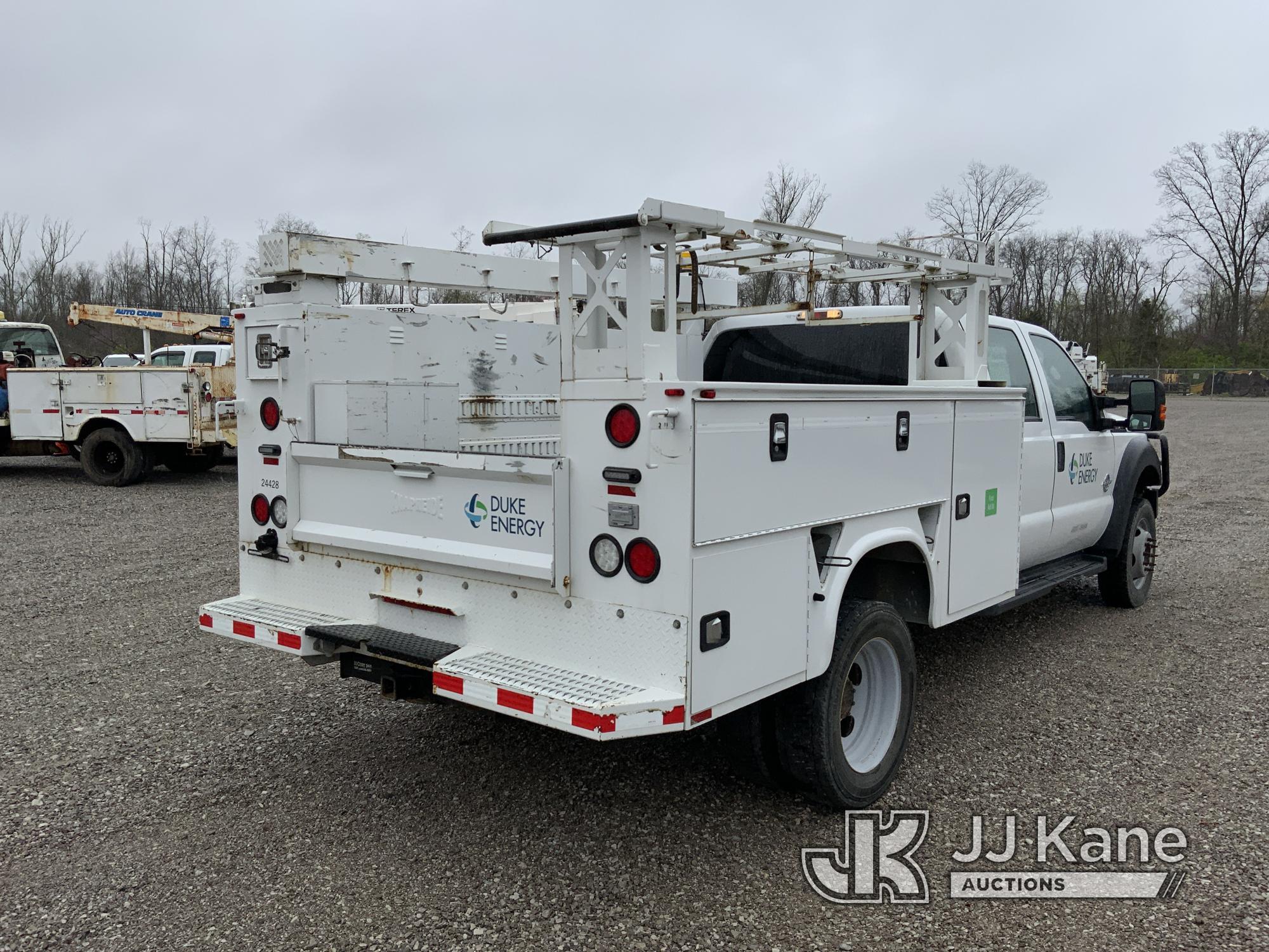 (Verona, KY) 2016 Ford F550 4x4 Crew-Cab Service Truck Runs & Moves) (Bad Shifter Cable) (Duke Unit