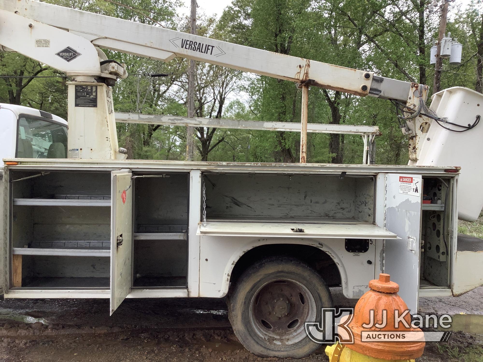 (Graysville, AL) Altec TEL29NE, Telescopic Non-Insulated Bucket Truck mounted behind cab on 2000 For